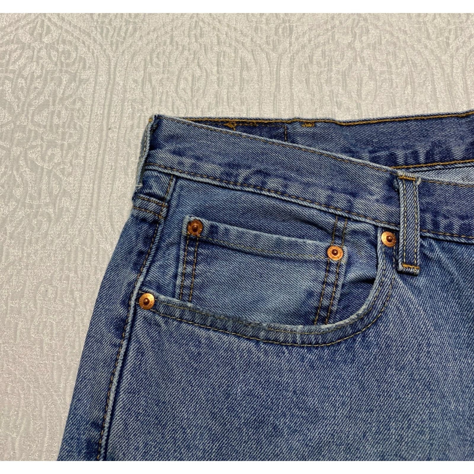 Levi's Levi's 550 Jean Shorts Men 40×11 Blue Hemmed Denim Bermuda 5-Pocket Relaxed Regular Adult Medium Blue Jeans Size US 40 / EU 56 - 4 Thumbnail