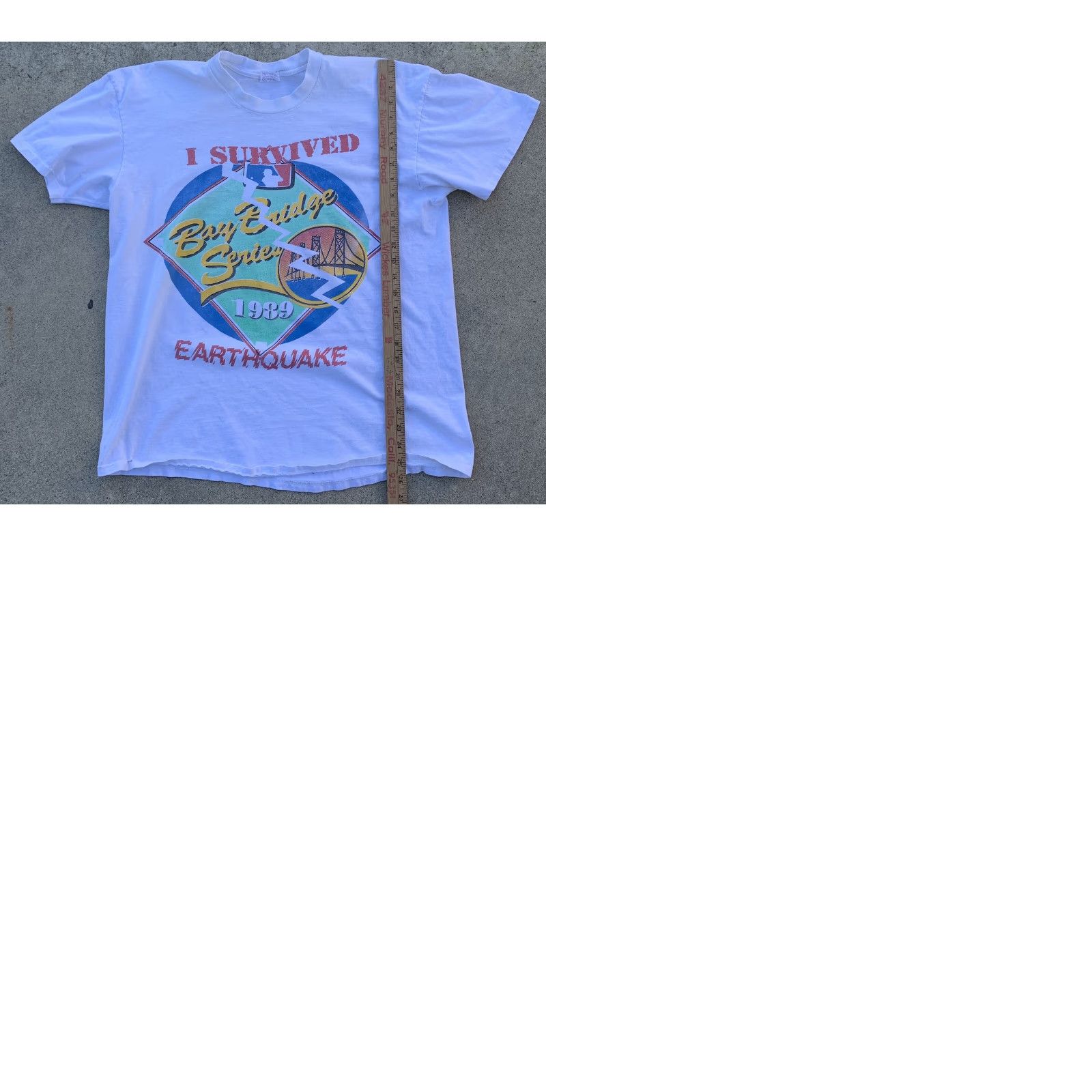 Vintage VINTAGE I Survived Bay Bridge Series 1989 Earthquake World Series t-shirt XL Shirt Men White 1989 Earthquake World Series A’s Giants Graphic Tee Size US XL / EU 56 / 4 - 9 Thumbnail