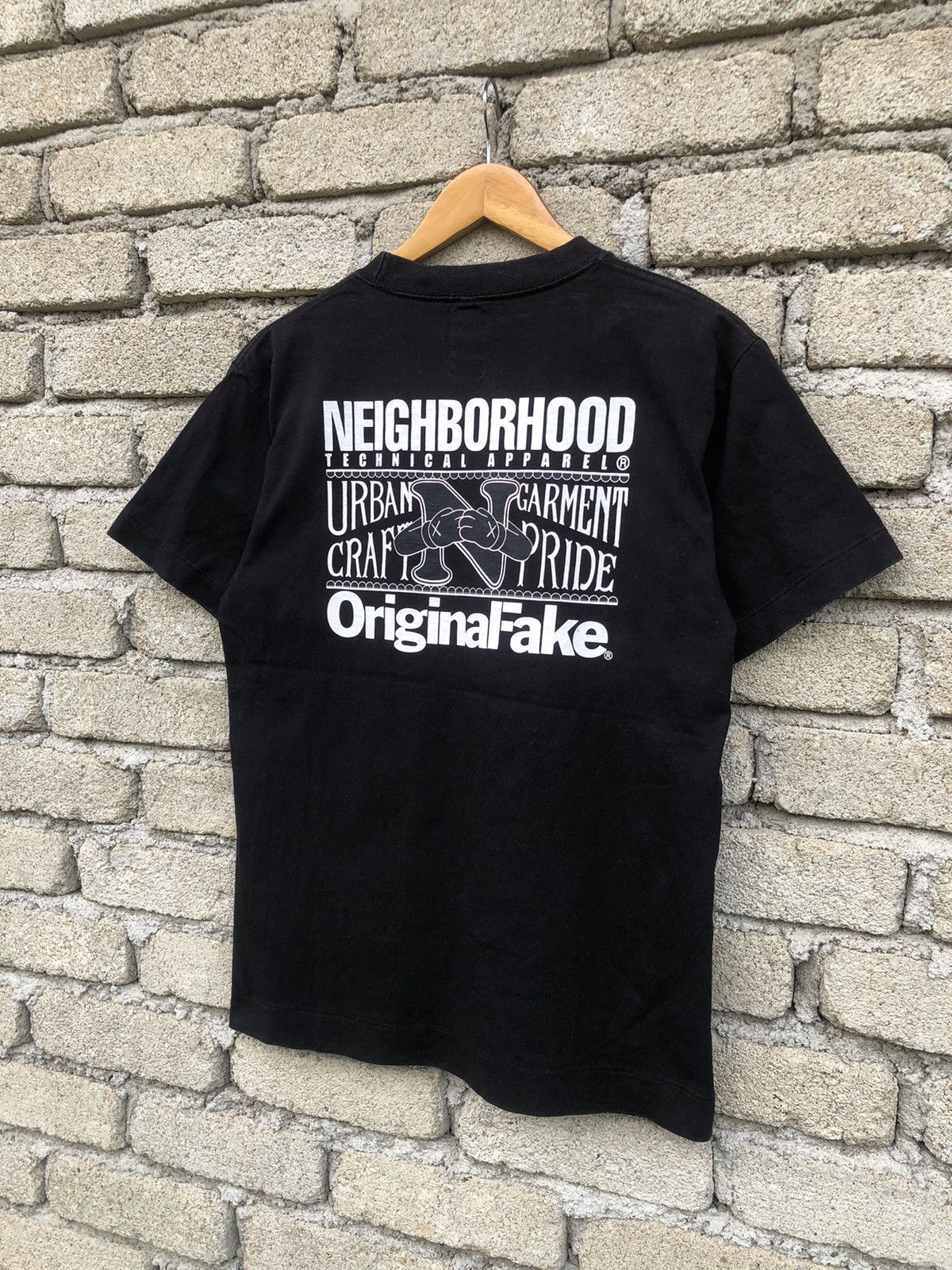 Japanese Brand Vintage Neighbourhood X Kaws Original Fake Tshirt Size US M / EU 48-50 / 2 - 14 Thumbnail