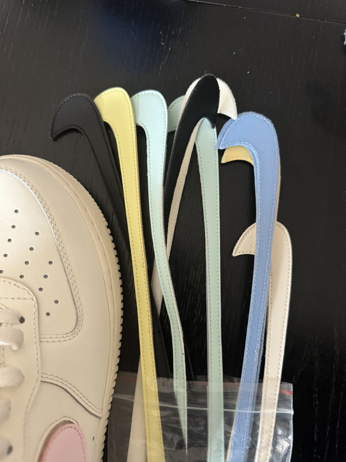 Nike Nike Air Force 1 Low Swoosh Pack 2018 Size US 10 / EU 43 - 10 Thumbnail