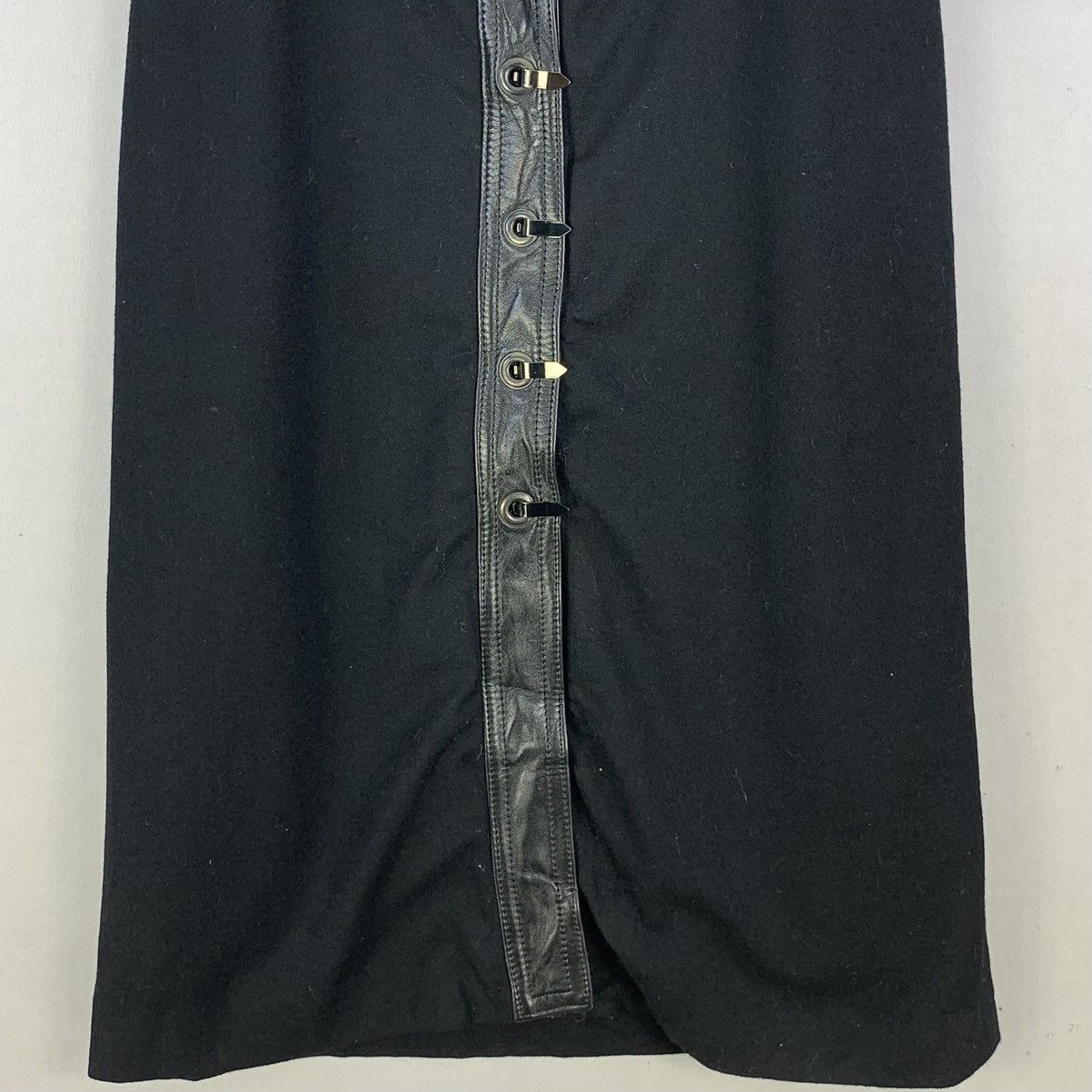 Michael Kors Michael Kors Vintage Black Midi Skirt Front Buckle Strap Size 28" / US 6 / IT 42 - 3 Thumbnail