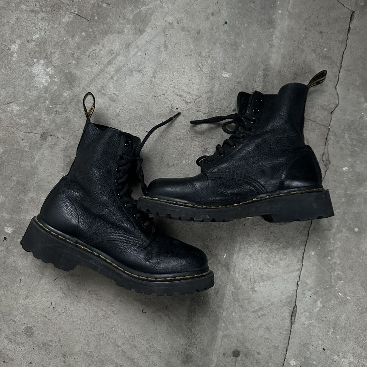 Dr. Martens Dr. Martens, 1460 Women's Smooth Leather Lace Up Boots Size US 7 / IT 37 - 8 Thumbnail