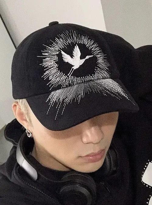 Japanese Brand Furuya x Miku Avant garde fashion crane embroidered ball cap Size ONE SIZE - 3 Thumbnail