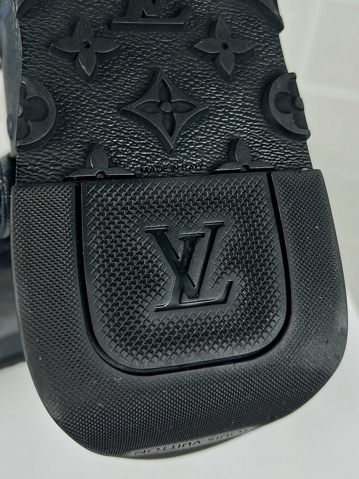 Louis Vuitton LOUIS VUITTON Sneakers Leather Trainers LV Monogram Logo Men Size US 10.5 / EU 43-44 - 17 Thumbnail