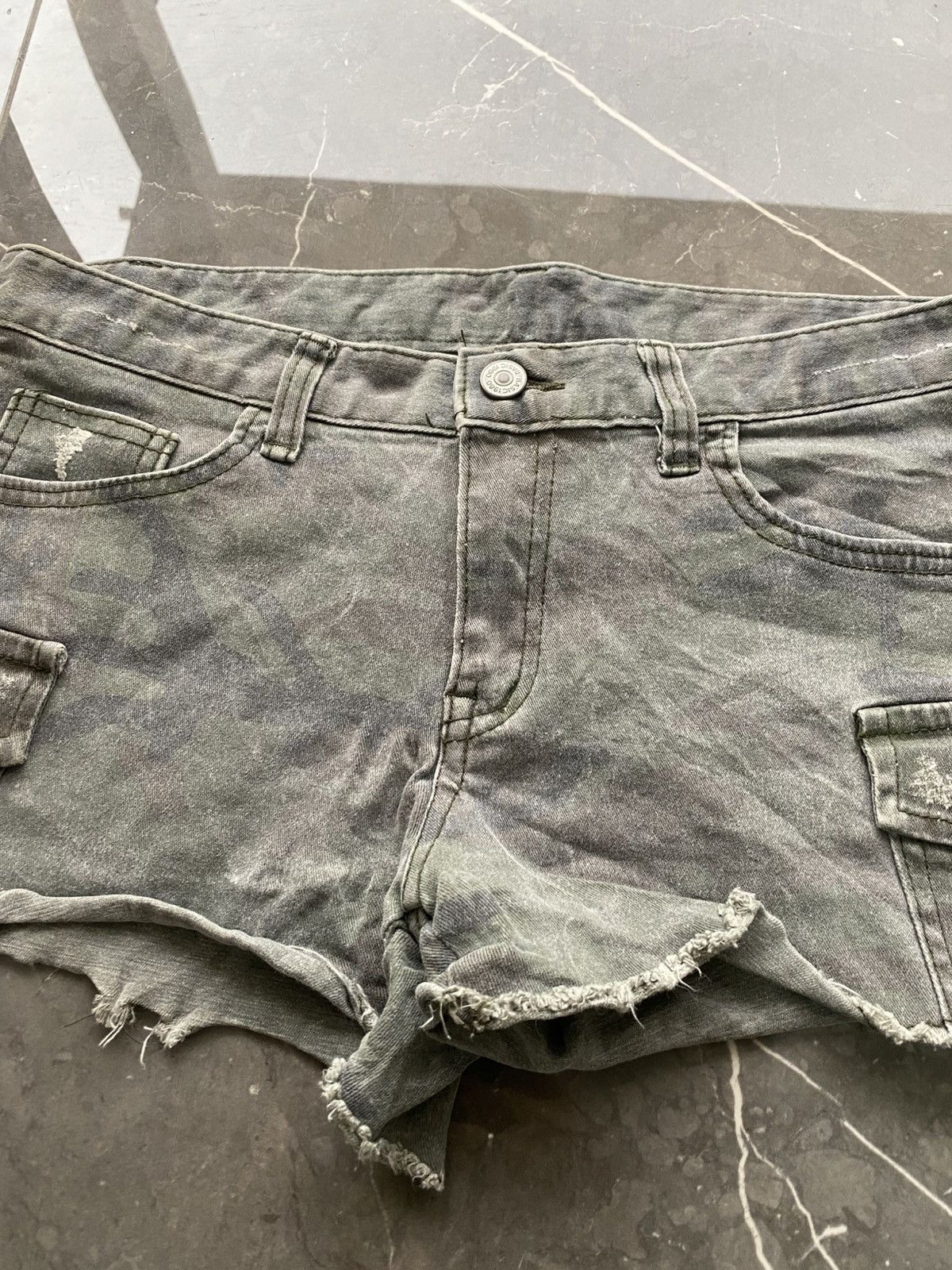 If Six Was Nine × Japanese Brand × Le Grande Bleu (L.G.B.) Japanese Cargos Camo Short Ifsixwasnine Lgb Size 30" / US 8 / IT 44 - 2 Thumbnail