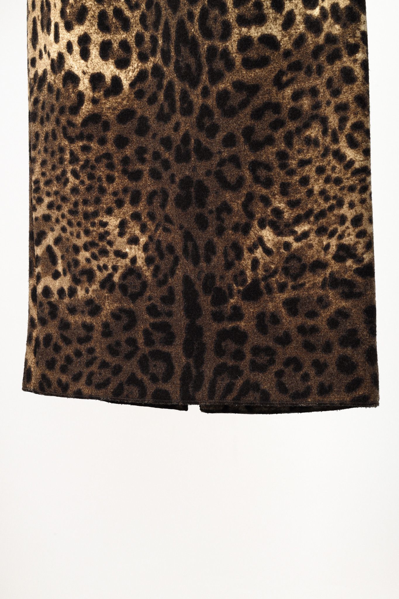 Dolce & Gabbana Dolce & Gabbana Leopard Print Pencil Skirt Size 28" / US 6 / IT 42 - 6 Thumbnail