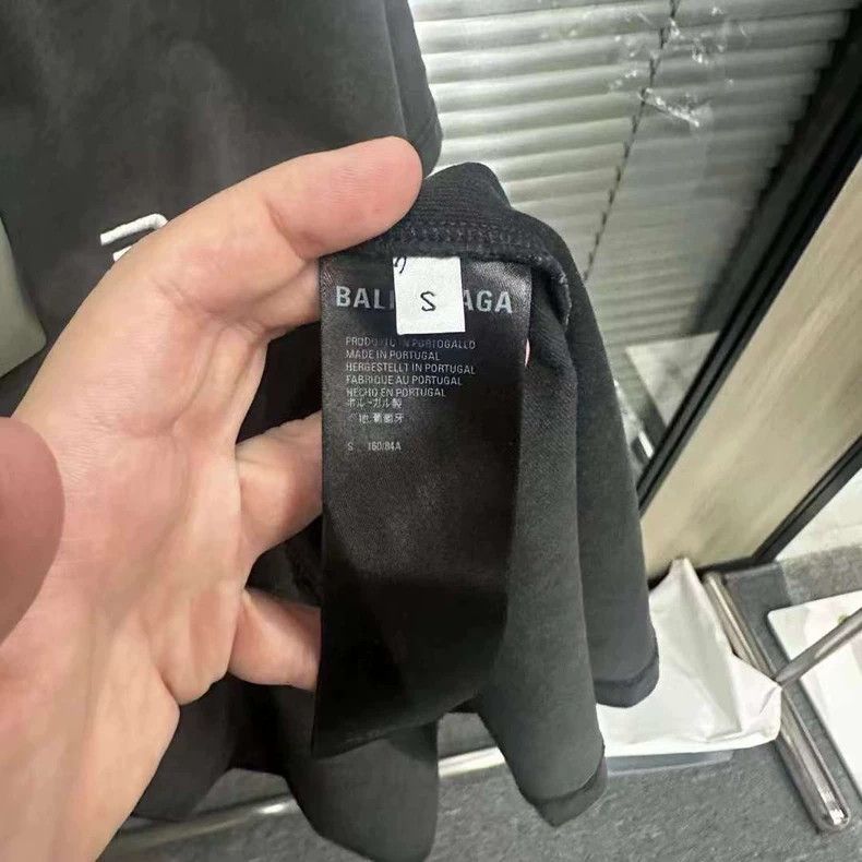 Balenciaga Balenciaga Aged Double Hook Short Sleeve OS S Size US S / EU 44-46 / 1 - 4 Thumbnail