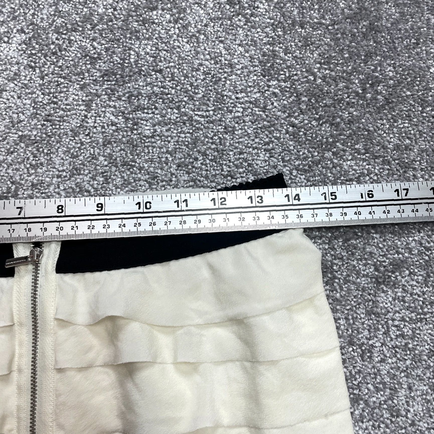 Bcbgmaxazria VINTAGE BCBGMAXAZRIA Mini Skirt Womens S Cream White Layered Ruffle Short Full Zip Skirt Ivory Polyester Chiffon Zip Womens 60? Size 28" / US 6 / IT 42 - 5 Thumbnail