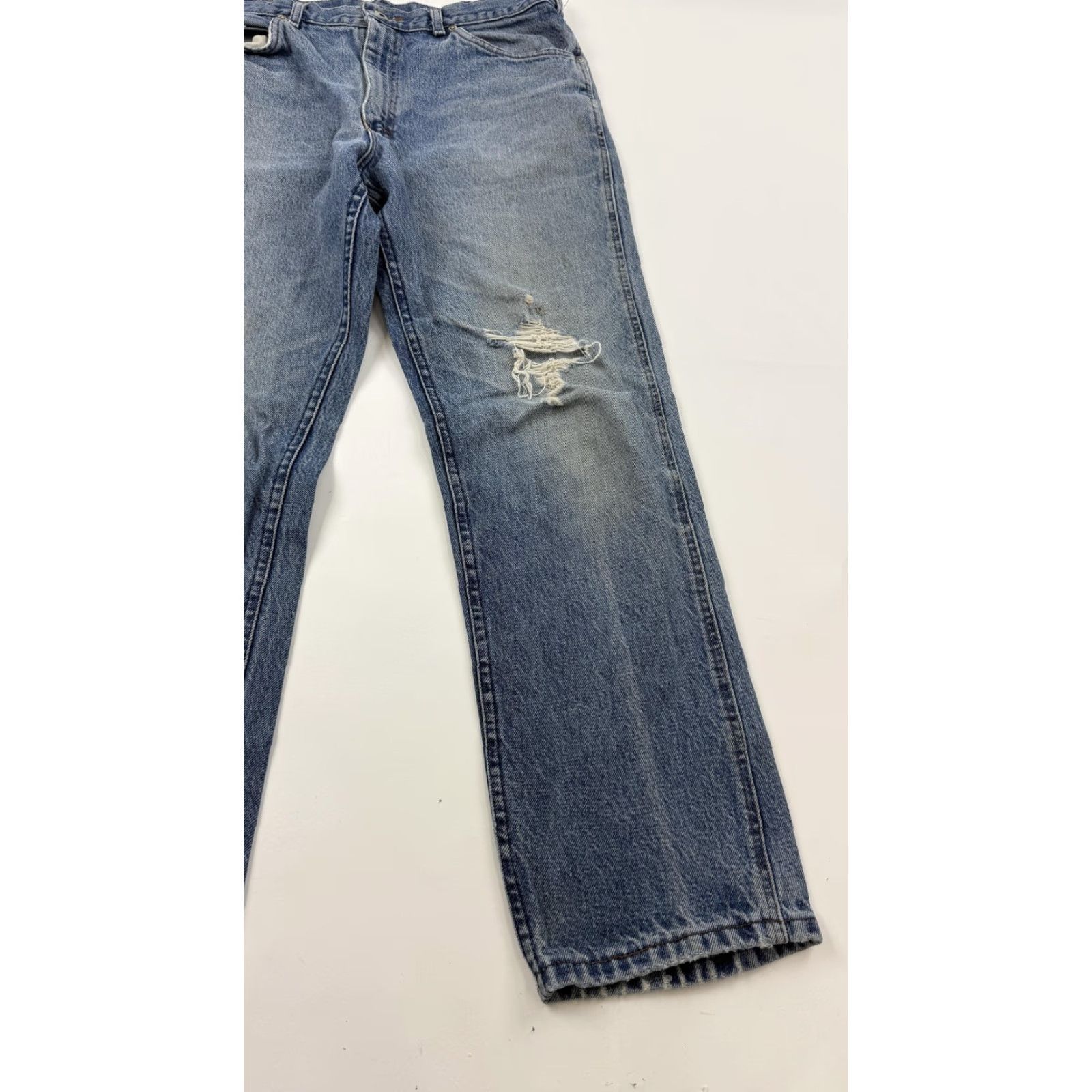 Lee Vintage Lee Jeans Mens 33x30 Blue Distressed Straight Denim 5 Pocket Made in USA Jeans Men 33 30 Blue Distressed Straight Denim 5 Pocket Made in USA Size US 33 - 2 Thumbnail