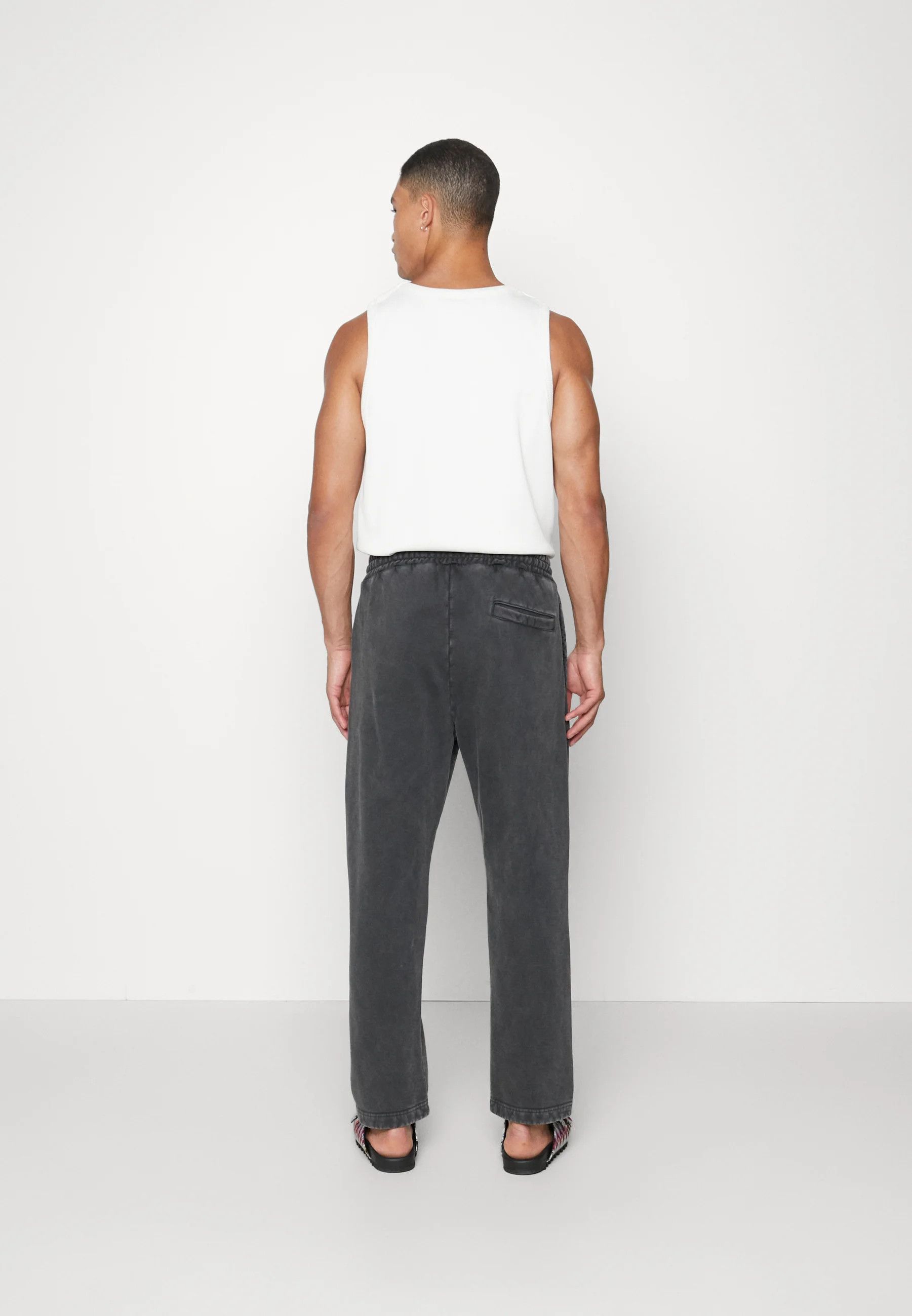 Missoni o1y0225 Jogger & Sweatpant in Charcoal Size US 38 / EU 54 - 5 Thumbnail