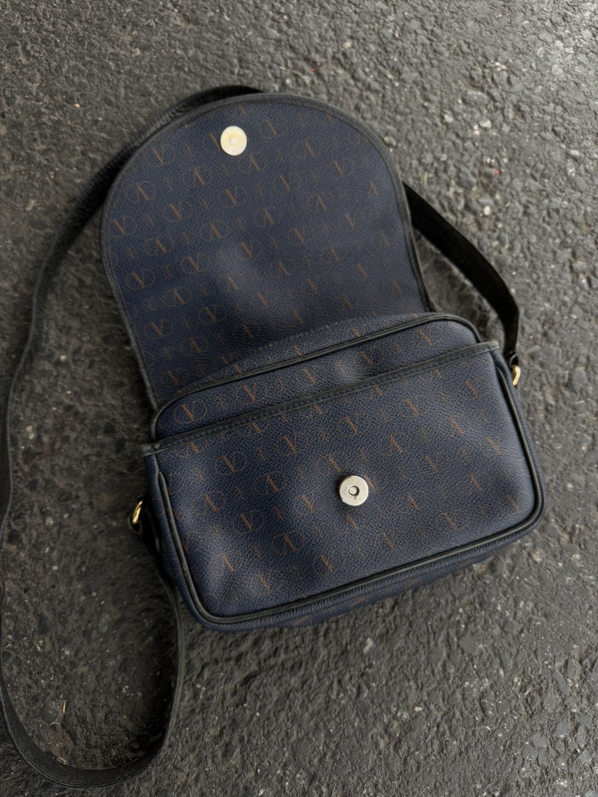 Valentino × Vintage Valentino Garavani Crossbody Bag Monogram Design Vintage y2k Size ONE SIZE - 5 Thumbnail