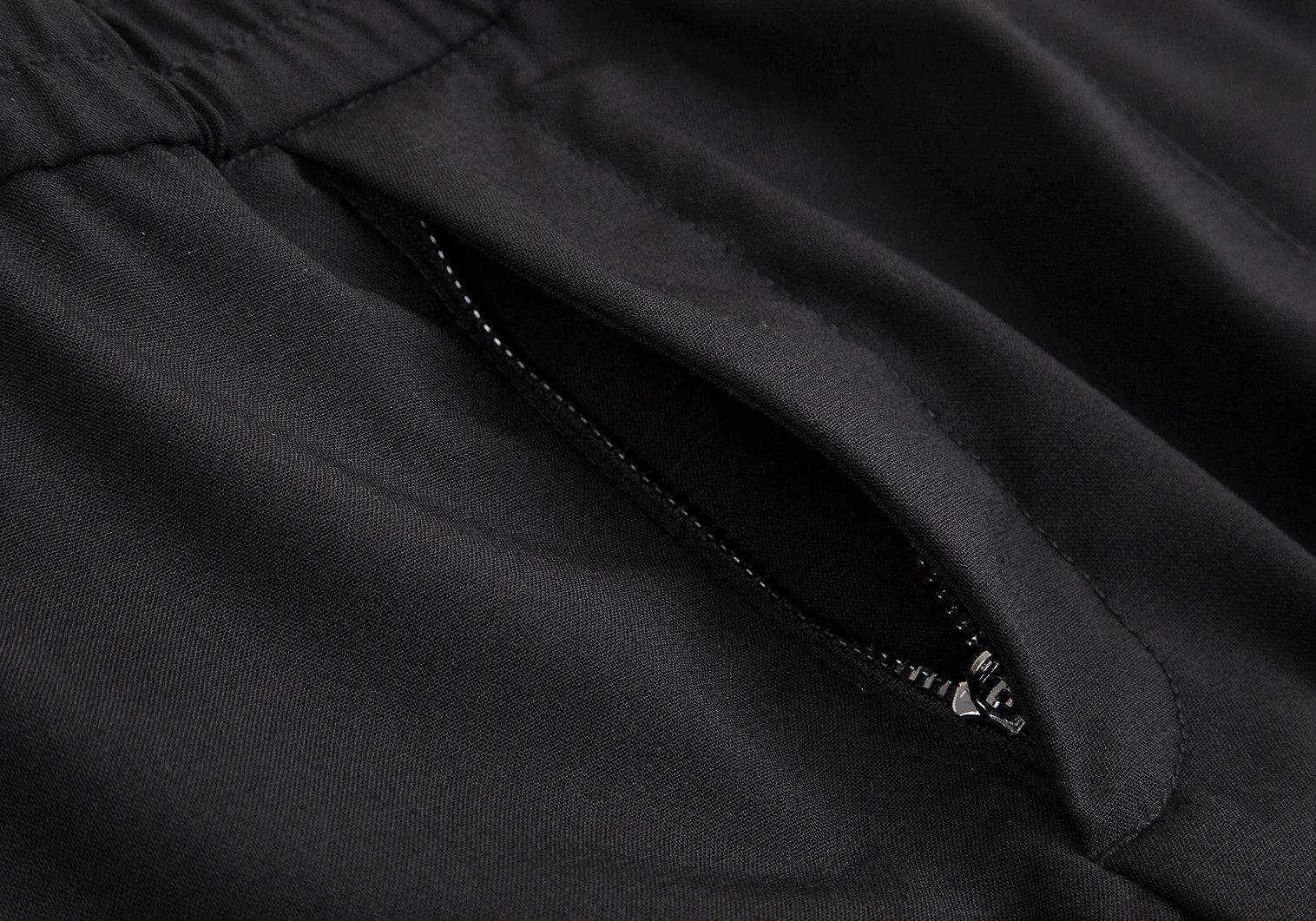 Emporio Armani Wool Blend Stretch Center Tuck Pants in Black Size 54 Size US 36 / EU 52 - 4 Thumbnail