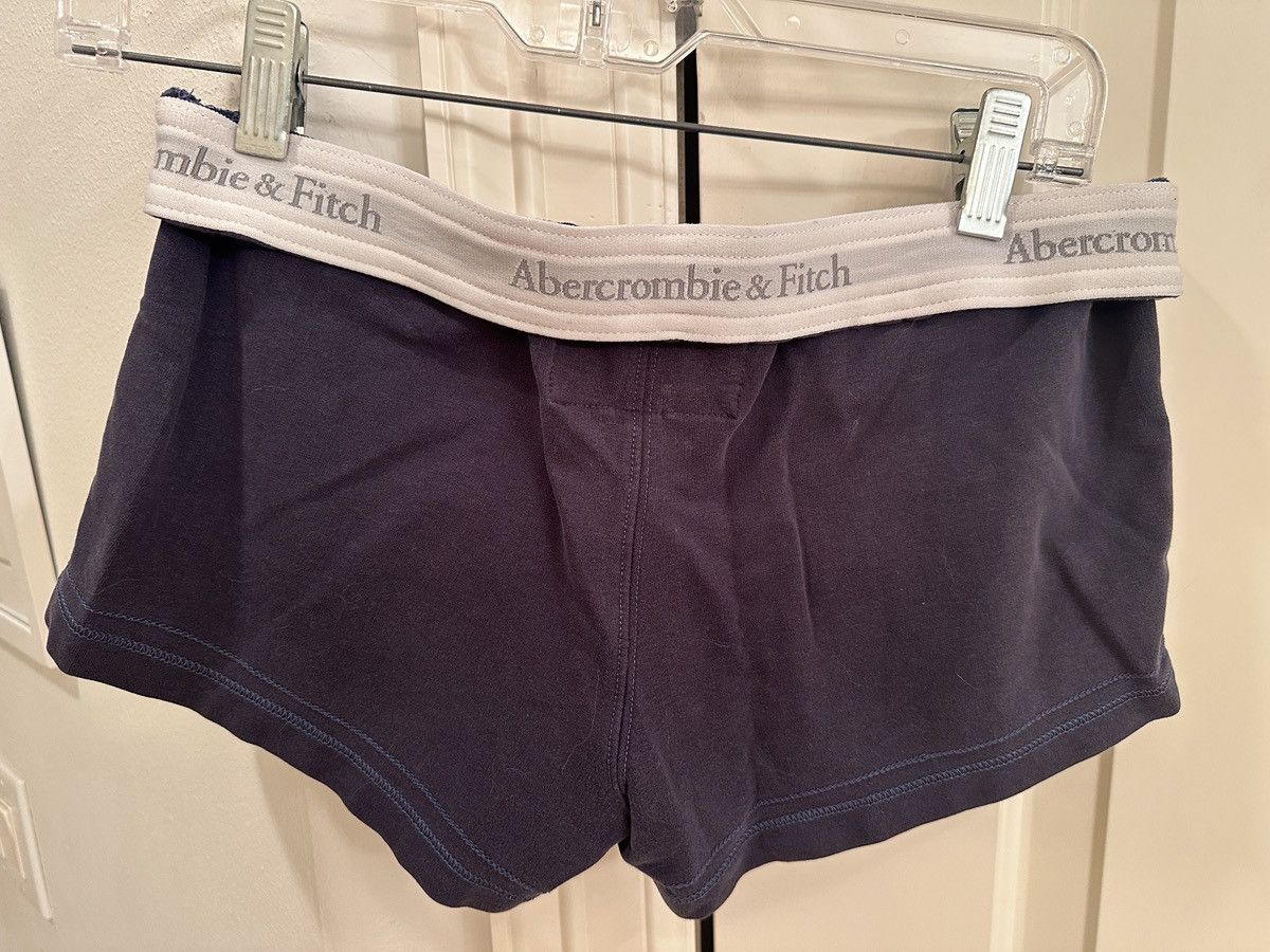 Abercrombie & Fitch Women’s Abercrombie & Fitch navy blue and white shorts, S Size 27" / US 4 / IT 40 - 5 Thumbnail