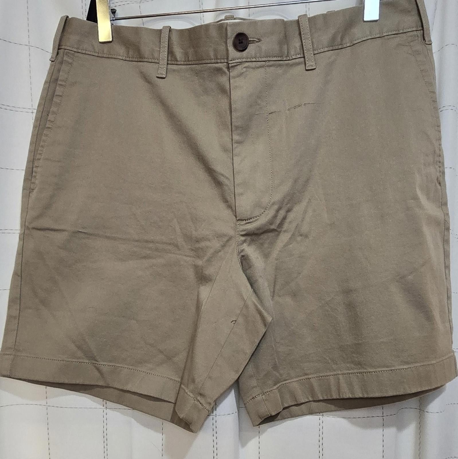 J.Crew J Crew 7" flex chino short Size US 36 / EU 52 - 2 Thumbnail