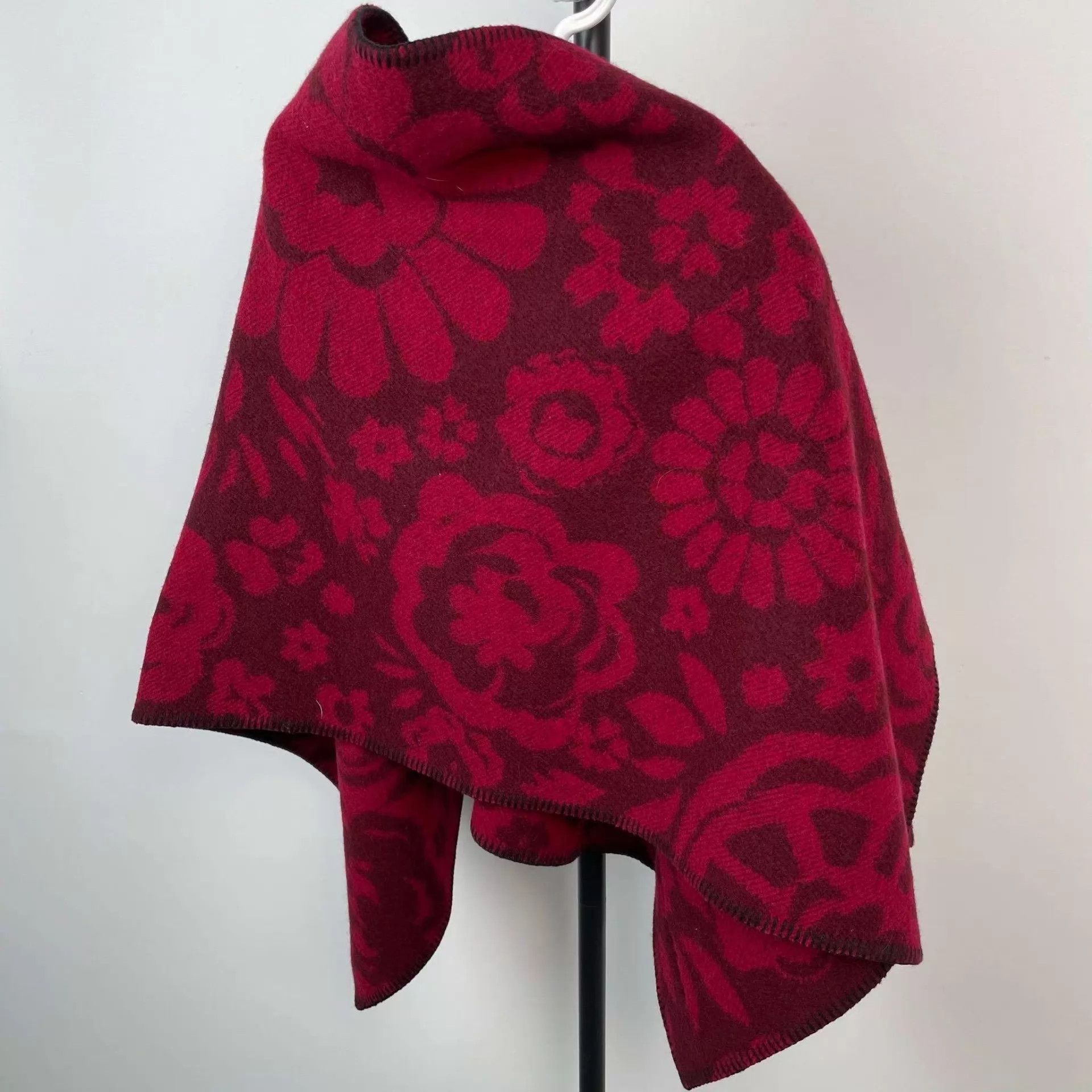 Burberry Burberry Red Cape 260221CXHAB32 Size ONE SIZE - 3 Thumbnail
