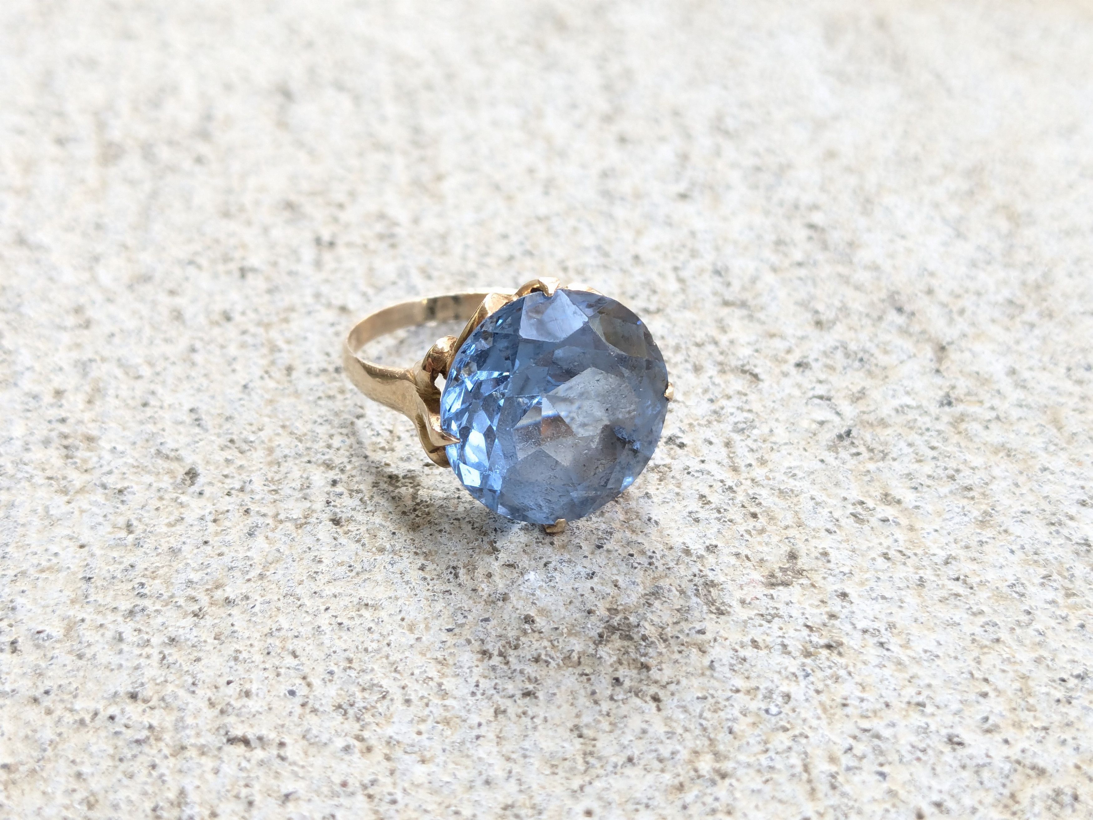 Vintage 14k Gold Ring Blue Topaz 7.25 Round Cocktail Size ONE SIZE - 1 Thumbnail