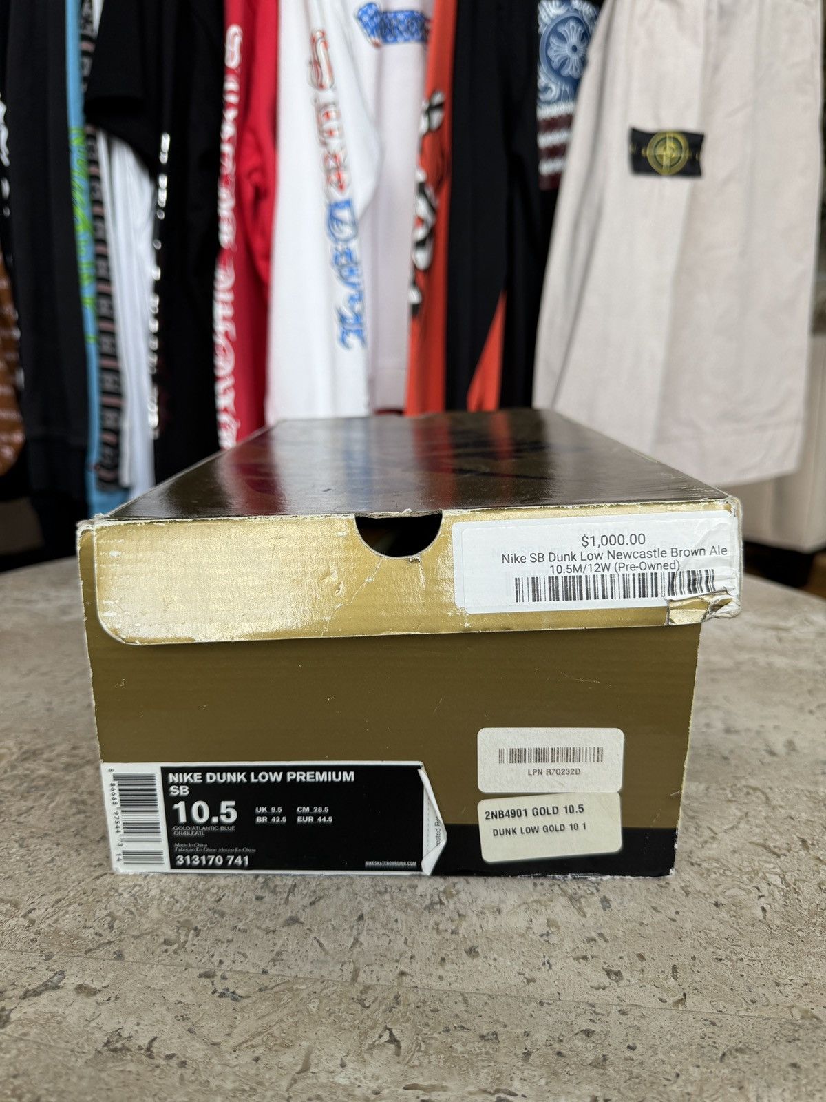 Nike SB Nike SB Dunk Low Newcastle Brown Ale Size US 10.5 / EU 43-44 - 24 Thumbnail