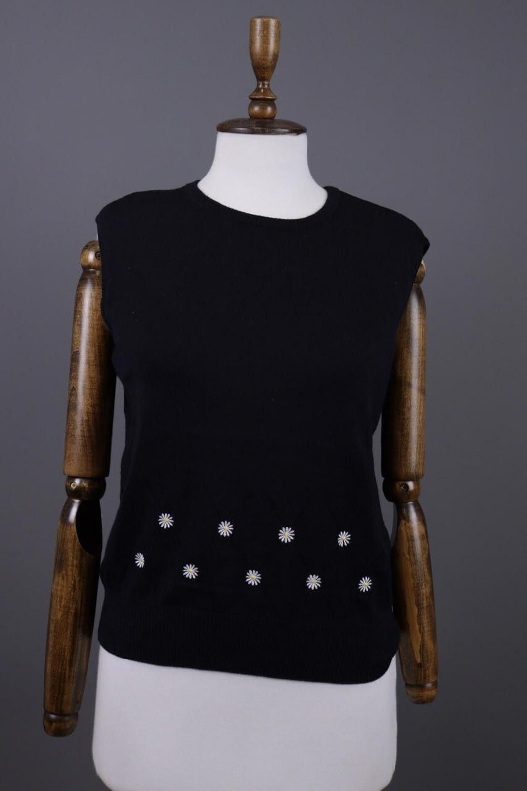 Escada Vintage Escada Black Floral Wool Knit Vest Sweater Size 40 Size M / US 6-8 / IT 42-44 - 1 Thumbnail