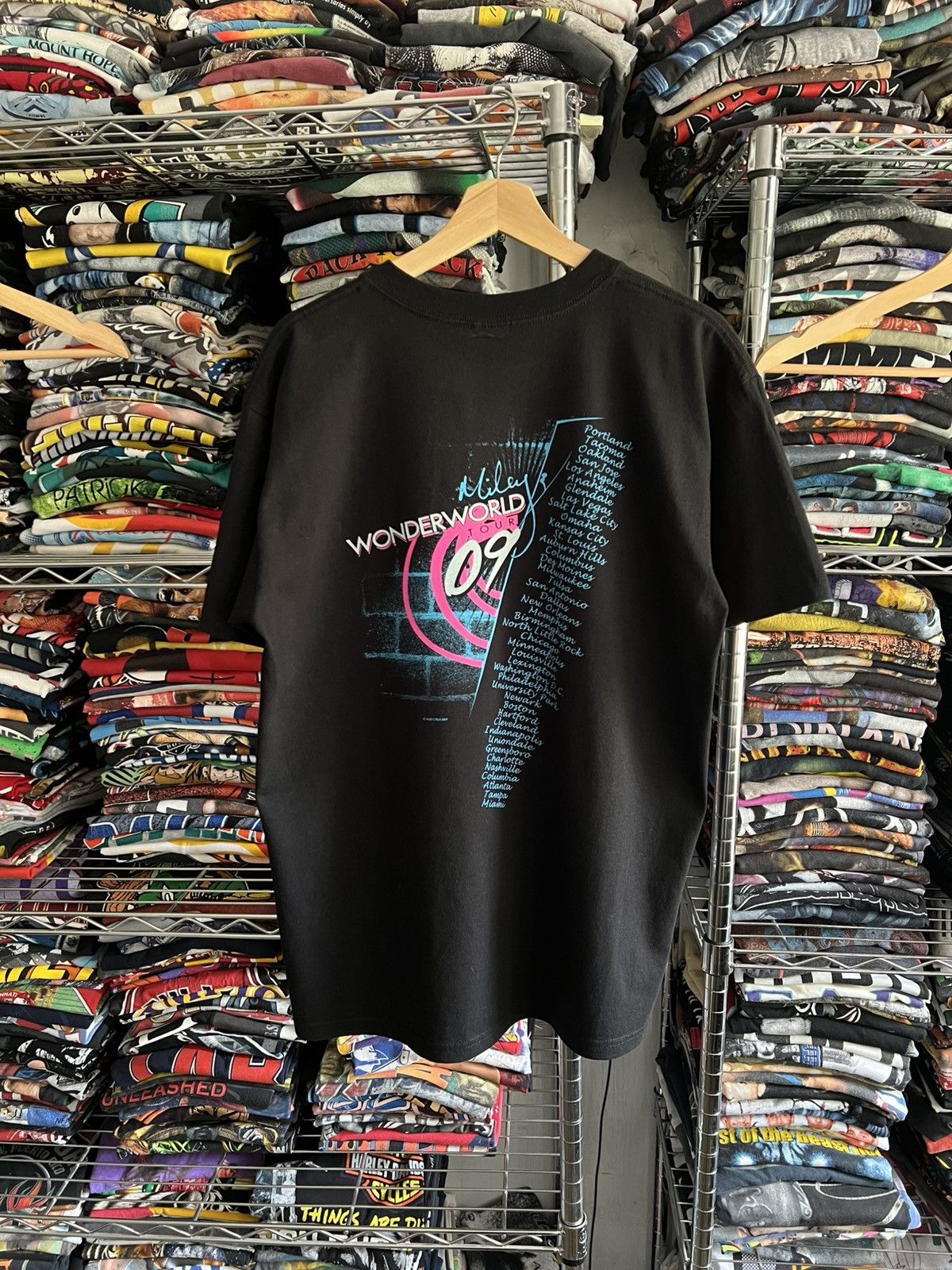 Band Tees 2009 Miley Cyrus Wonderworld Tour Tee Size US L / EU 52-54 / 3 - 2 Thumbnail