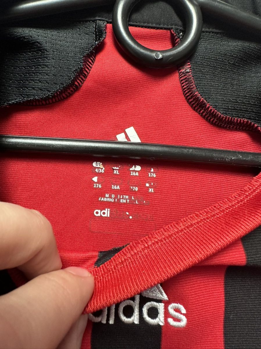 Adidas × Vintage Vintage AC Milan soccer jersey adidas size S Size US S / EU 44-46 / 1 - 6 Thumbnail