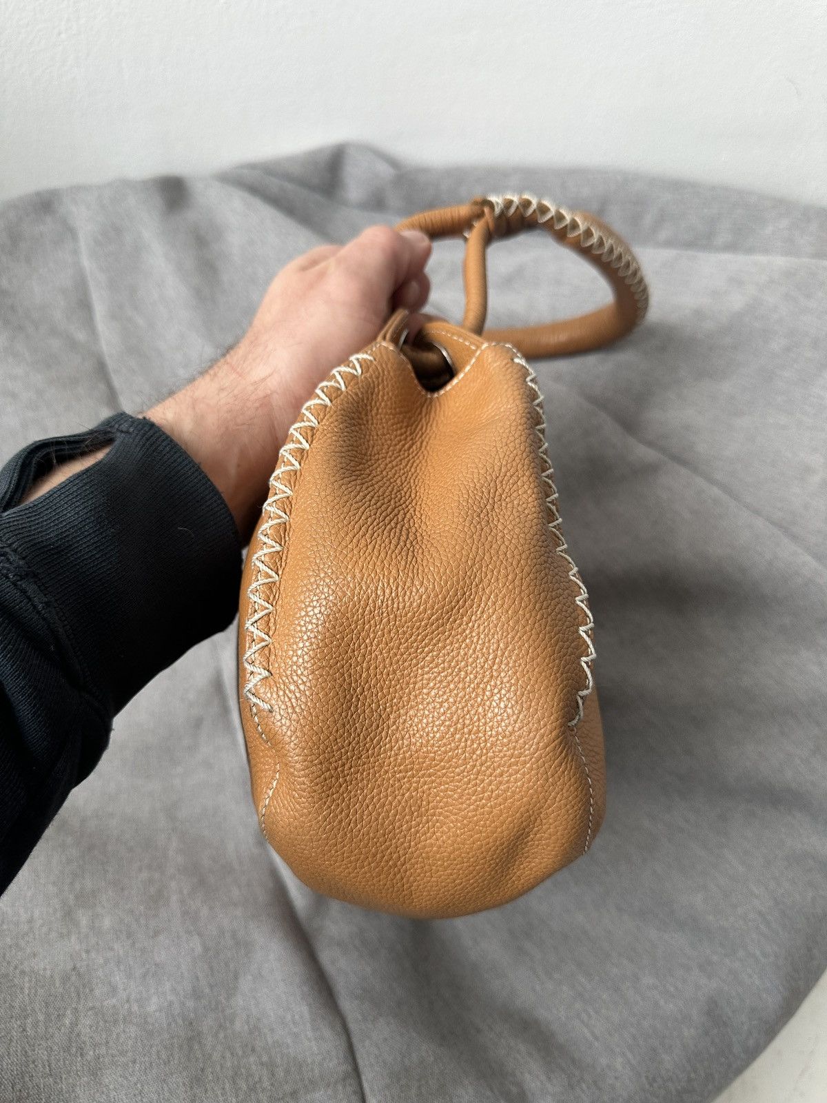 Tod's TOD’S Tan Leather Handbag Classic Designer Purse Size ONE SIZE - 5 Thumbnail