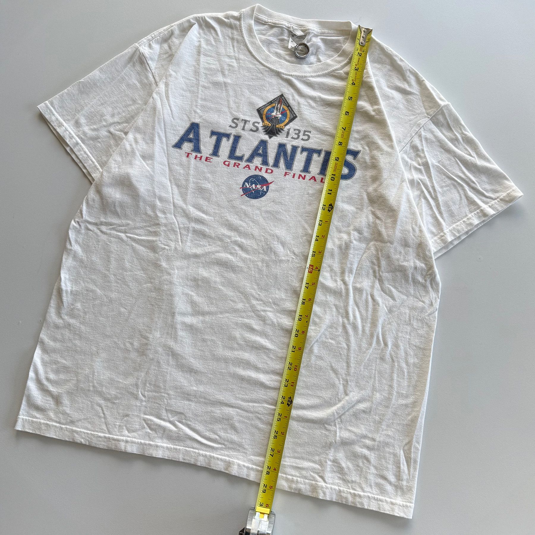 Vintage 2011 Vintage NASA Atlantis STS-135 Tee Size US XL / EU 56 / 4 - 7 Thumbnail