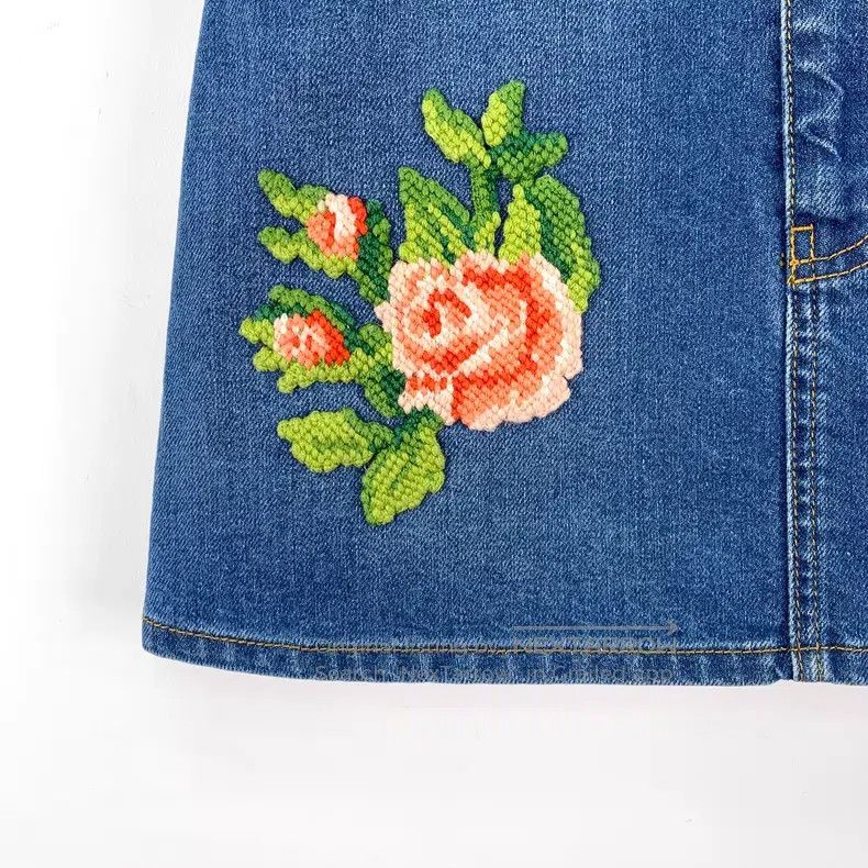 Gucci Gucci Blue washed floral embroidered cotton casual denim s Size 25" / US 0 / IT 36 - 4 Thumbnail