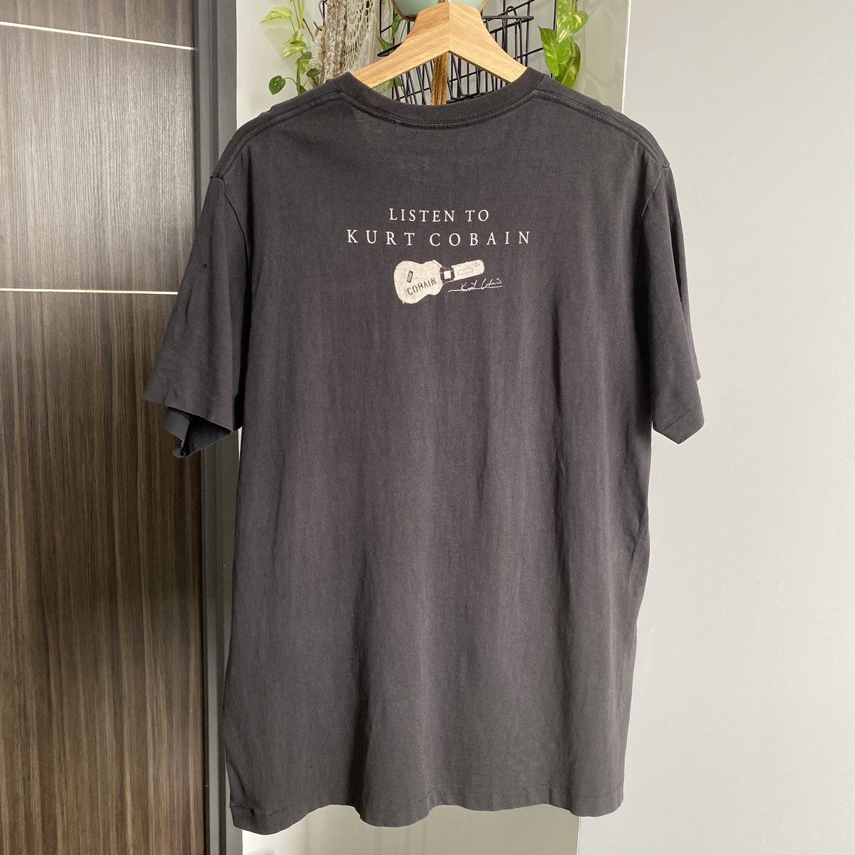 Band Tees Thrashed Faded Kurt Cobain Nirvana Band ERD GRUNGE UT TEE Size US XL / EU 56 / 4 - 5 Thumbnail