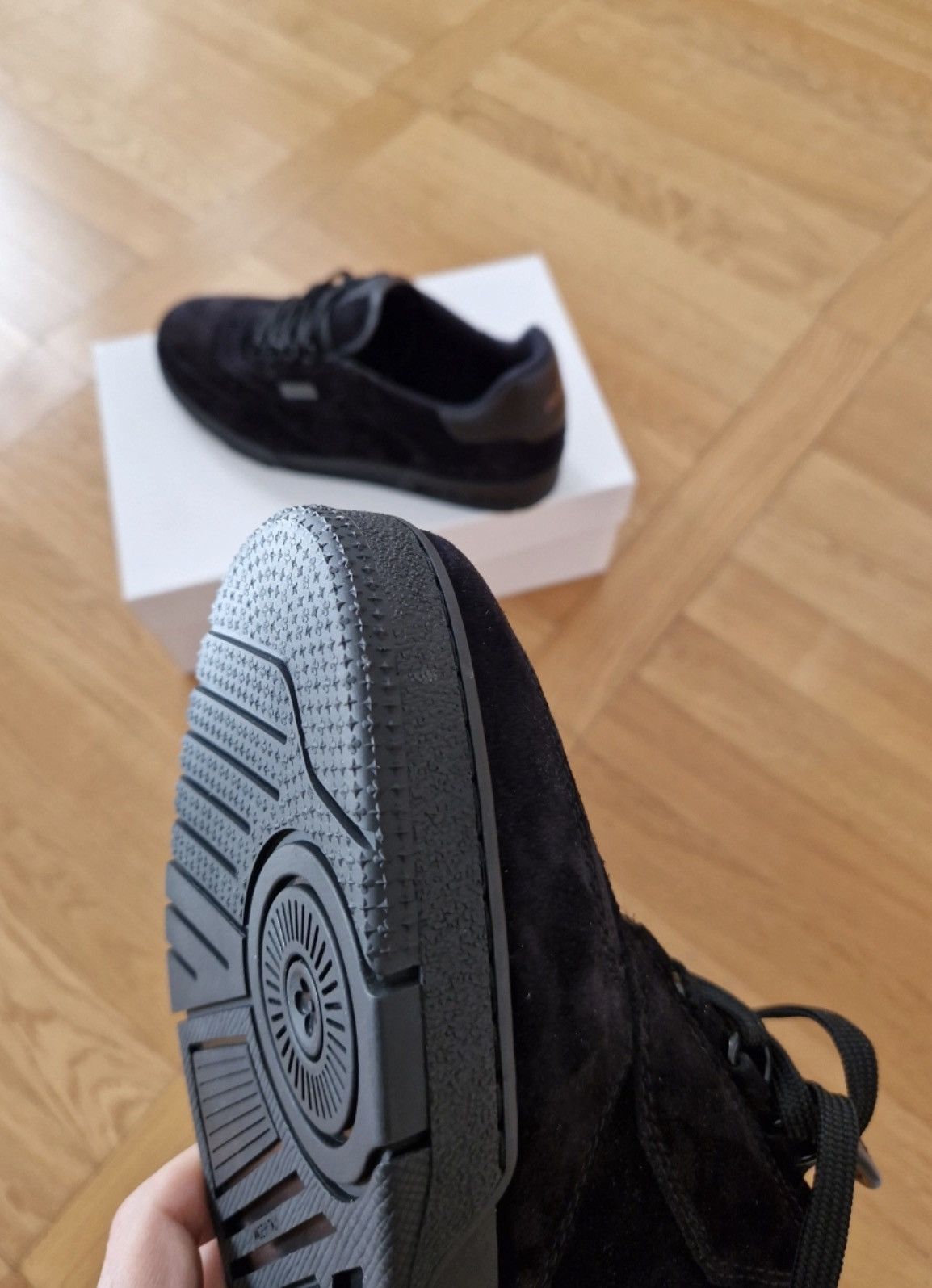 Louis Vuitton Louis Vuitton Uniform Sneakers - Black Suede. UK6. EU40 Size US 7 / EU 40 - 13 Thumbnail