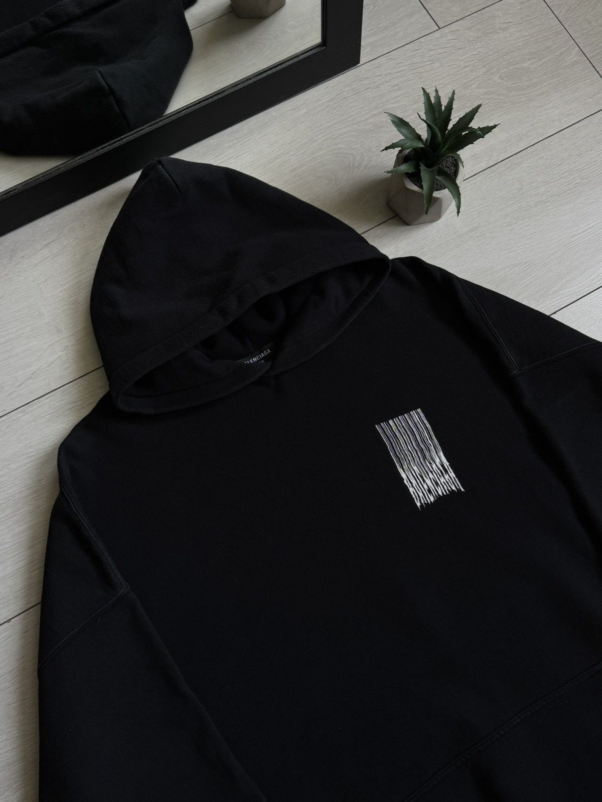 Balenciaga Balenciaga Unifit Barcode Logo Ovesized Hoodie Size US L / EU 52-54 / 3 - 10 Thumbnail