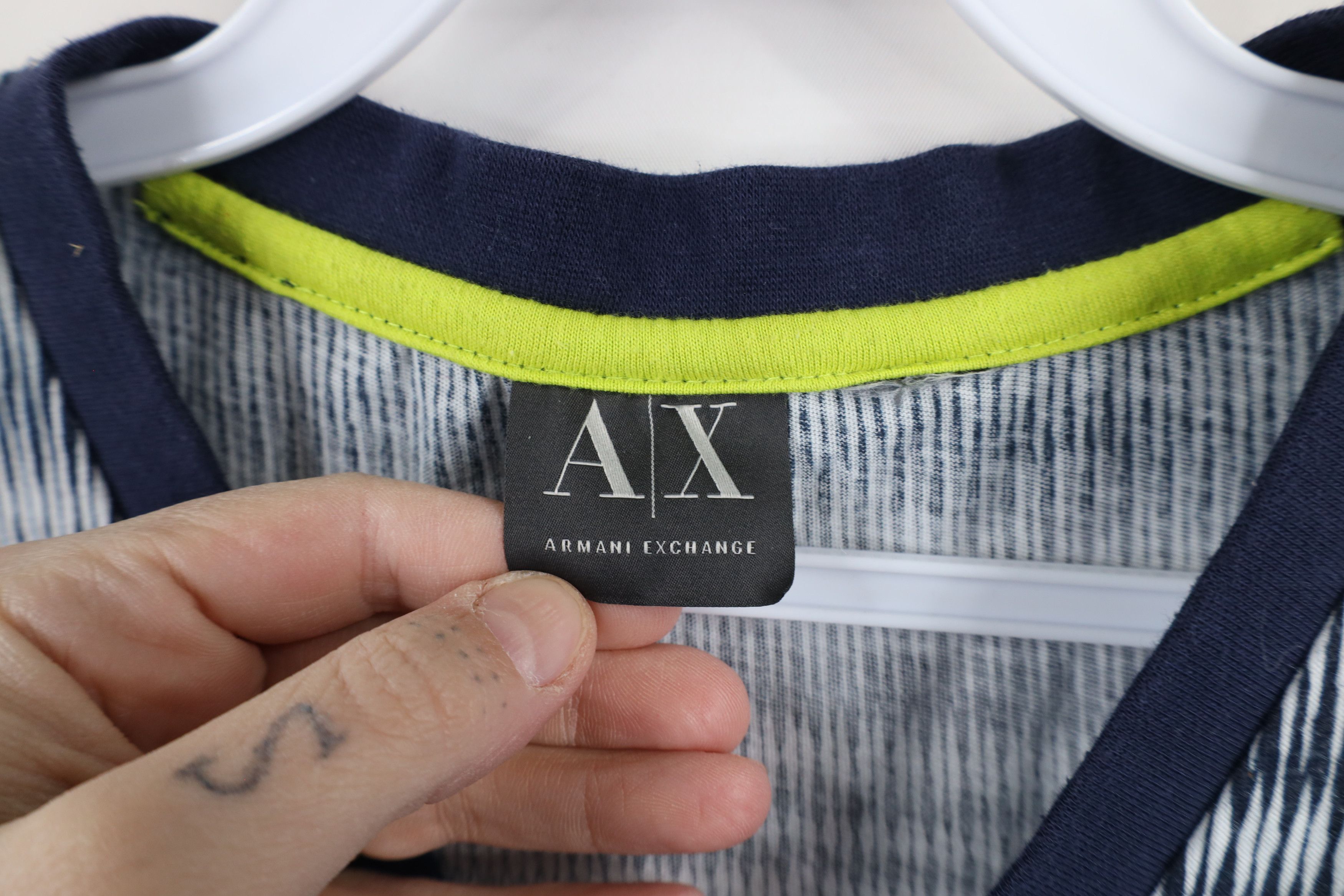 Armani Exchange × Vintage Armani Exchange Abstract Trippy Geometric V-Neck T-Shirt Size US S / EU 44-46 / 1 - 5 Thumbnail