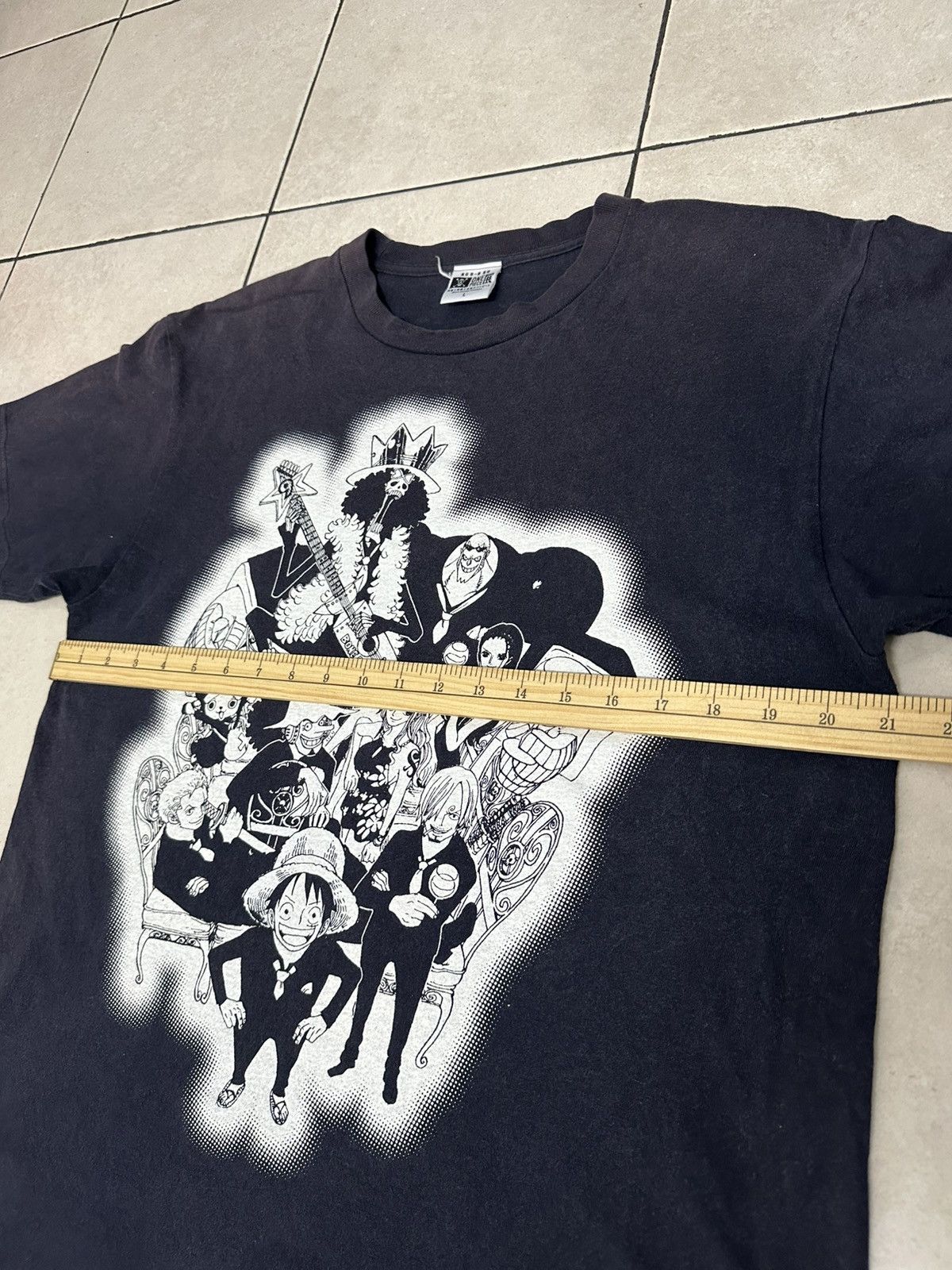 One Piece Vintage Sunfaded One Piece Tshirt Size US L / EU 52-54 / 3 - 5 Thumbnail