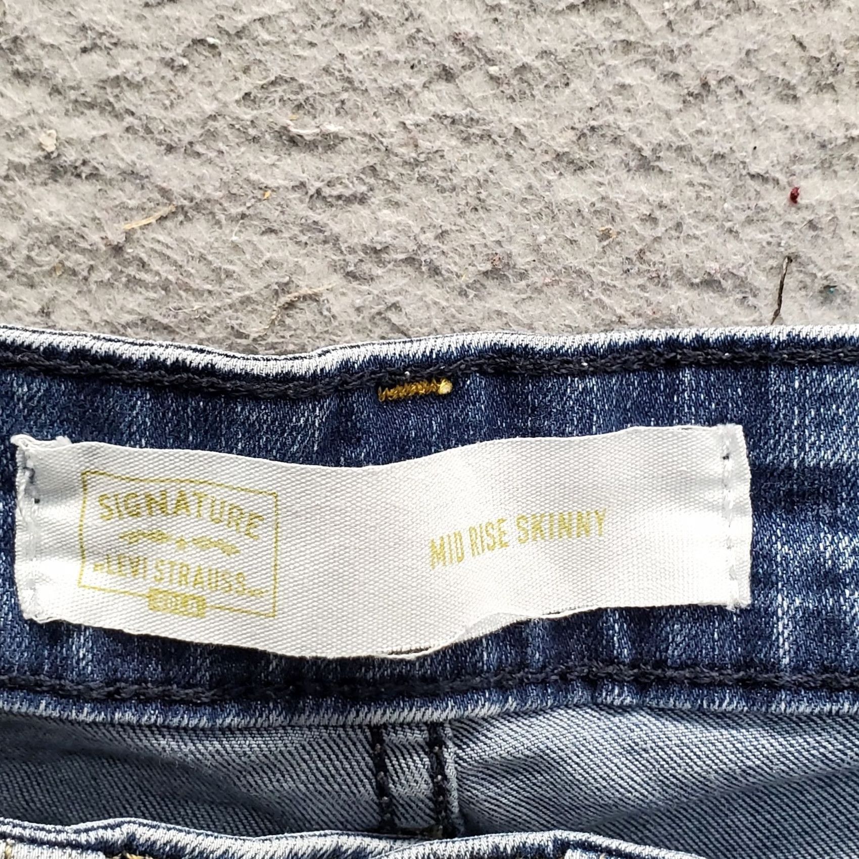 Levi's Levi's Womens Skinny Jeans 4L Blue Denim Mid Rise Faded Whiskered Streetwear Jeans Slim Size 4 Womens Color Blue 29.25 Inseam Mens Women Boys Girls Size 27" / US 4 / IT 40 - 7 Thumbnail