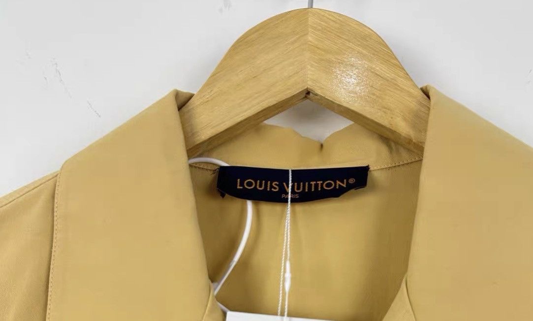 Louis Vuitton Louis Vuitton x Tyler V-neck Short Sleeve Shirt J42 Size US S / EU 44-46 / 1 - 3 Thumbnail