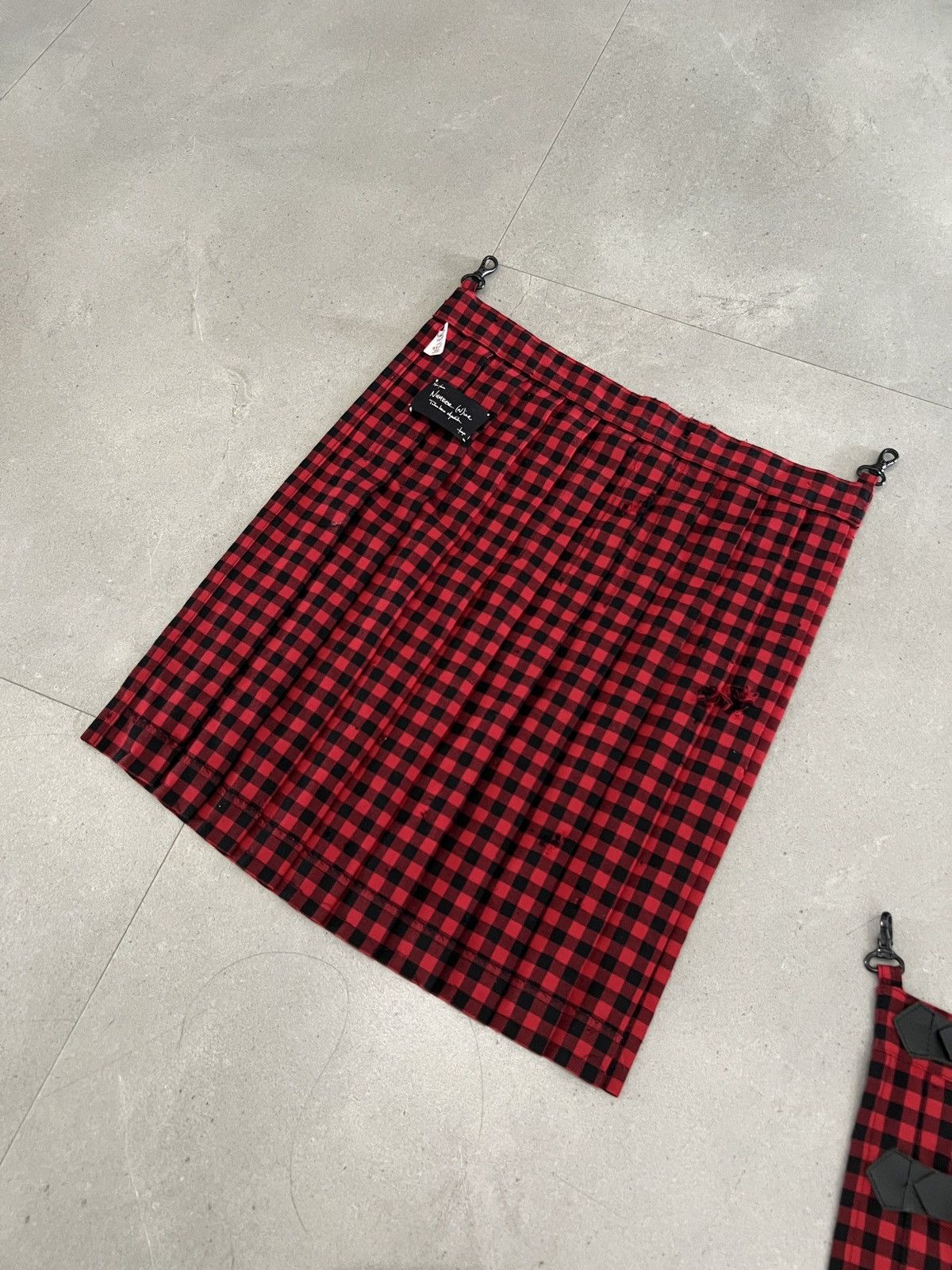 Number (N)ine SET OF 2! SS05 Number Nine “Nightcrawler” Kilt Belted Clips Size ONE SIZE - 5 Thumbnail
