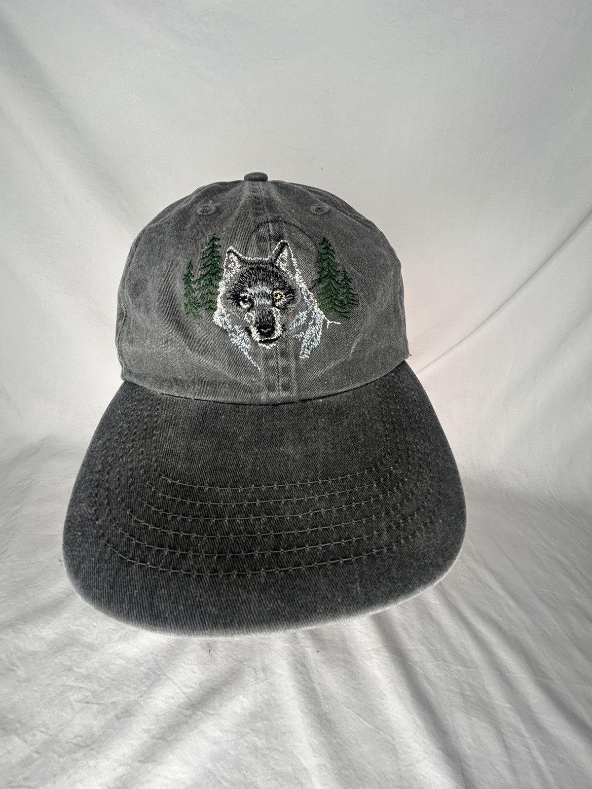 Vintage Vintage 90’s Nature Wolves Grey Embroidered Strapback Hat Size ONE SIZE - 2 Thumbnail