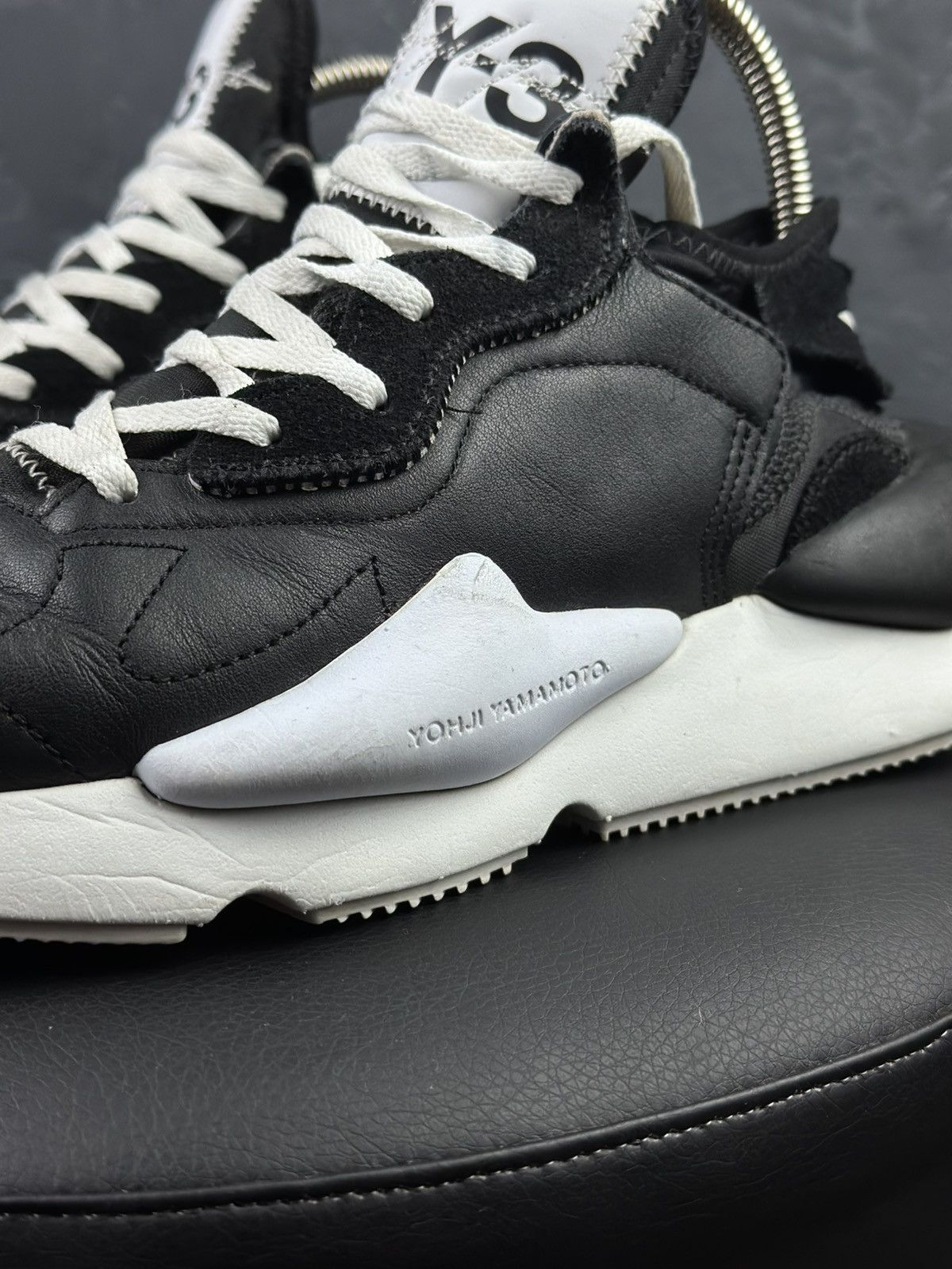 Y-3 × Yohji Yamamoto Y-3 Yohji Yamamoto Black White Kaiwa Sneakers Size US 5.5 / EU 38 - 2 Thumbnail