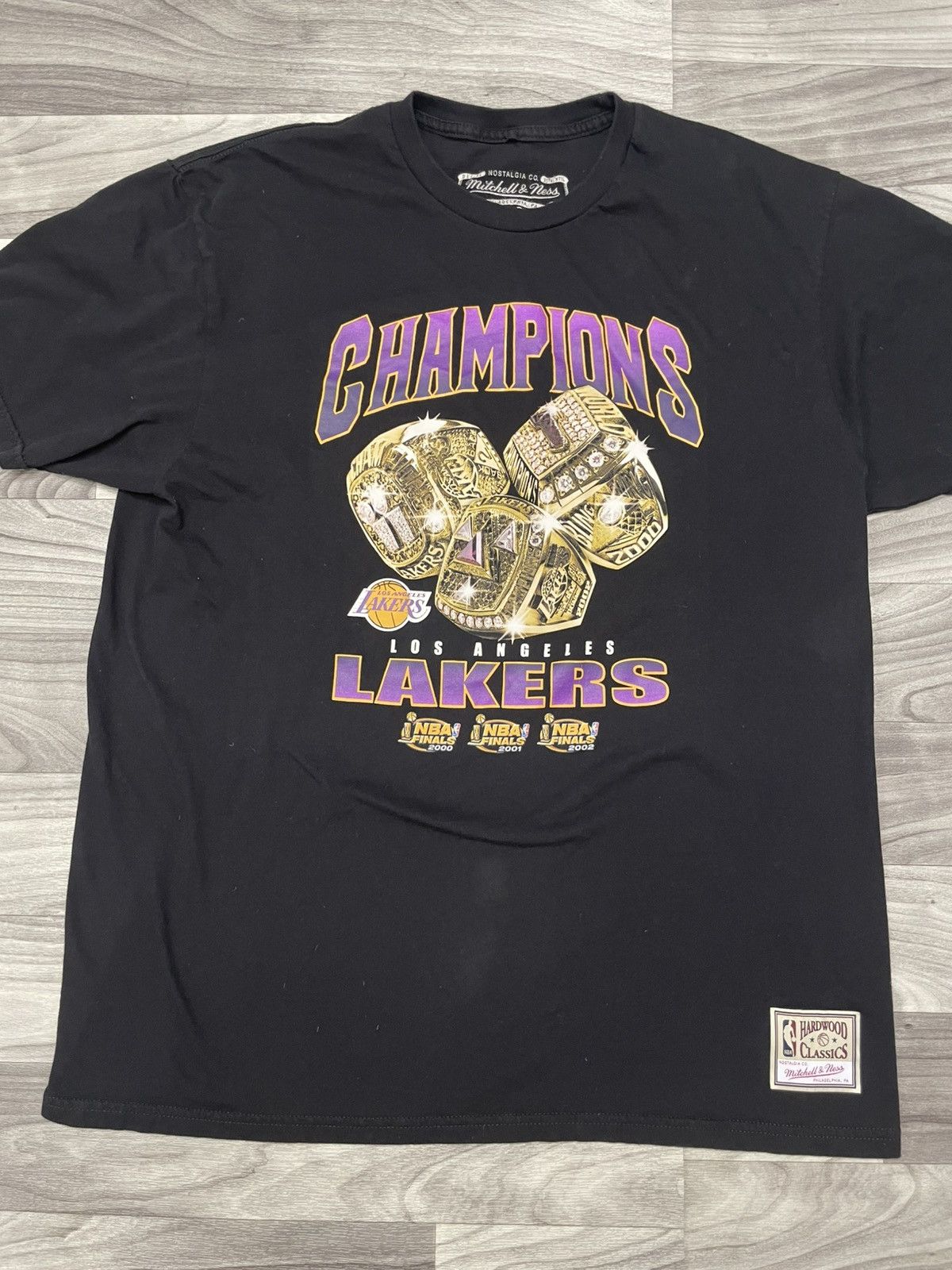Mitchell & Ness Mitchell & Ness Lakers NBA Finals 3-Peat 2000-02 Tee XL Men Size US XL / EU 56 / 4 - 2 Thumbnail