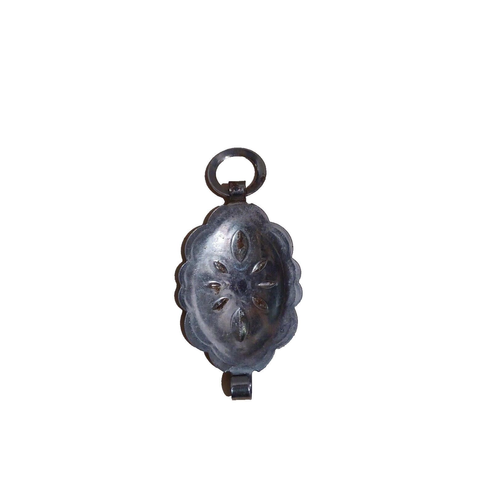 RAGEBLUE Rare Native American Navajo Concho Embossed Medallion link Size ONE SIZE - 4 Thumbnail