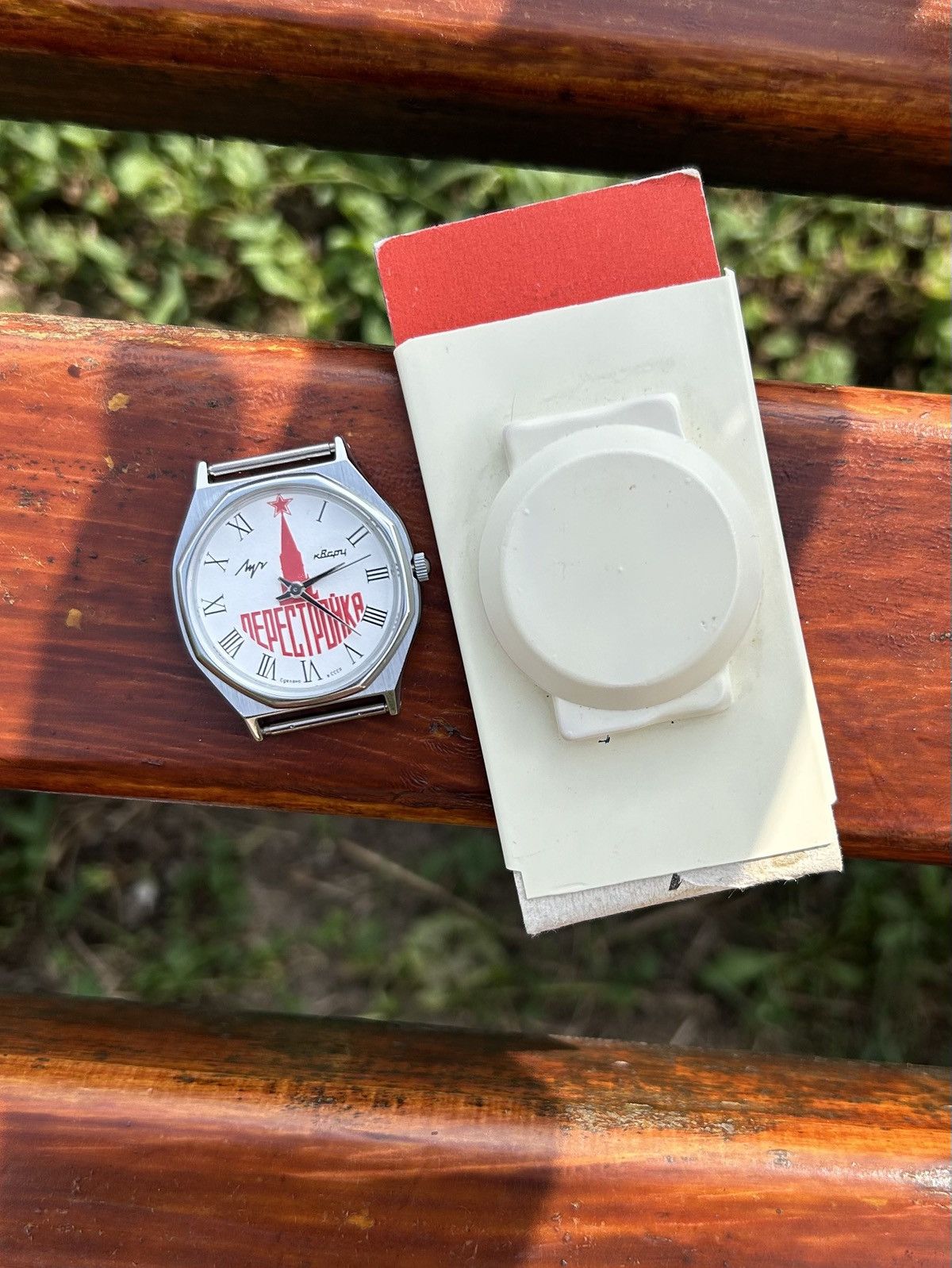 Vintage Watch Luch Quartz Perestroika 1990S in White, Men's