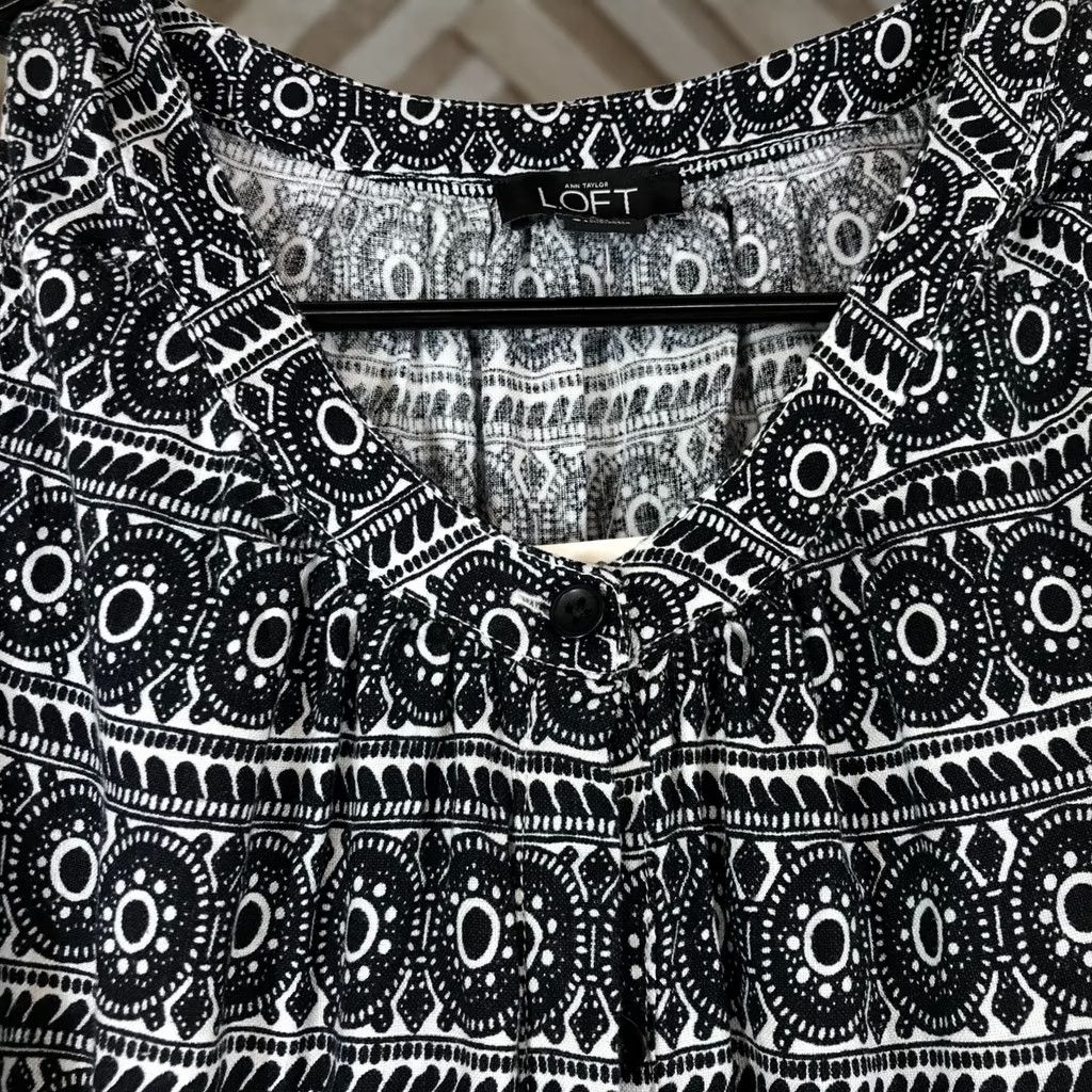 Loft LOFT WOMEN'S S SMALL BLACK PRINTED SLEEVELESS ROUND NECK ROMPER SHORTS Size 28" / US 6 / IT 42 - 1 Thumbnail