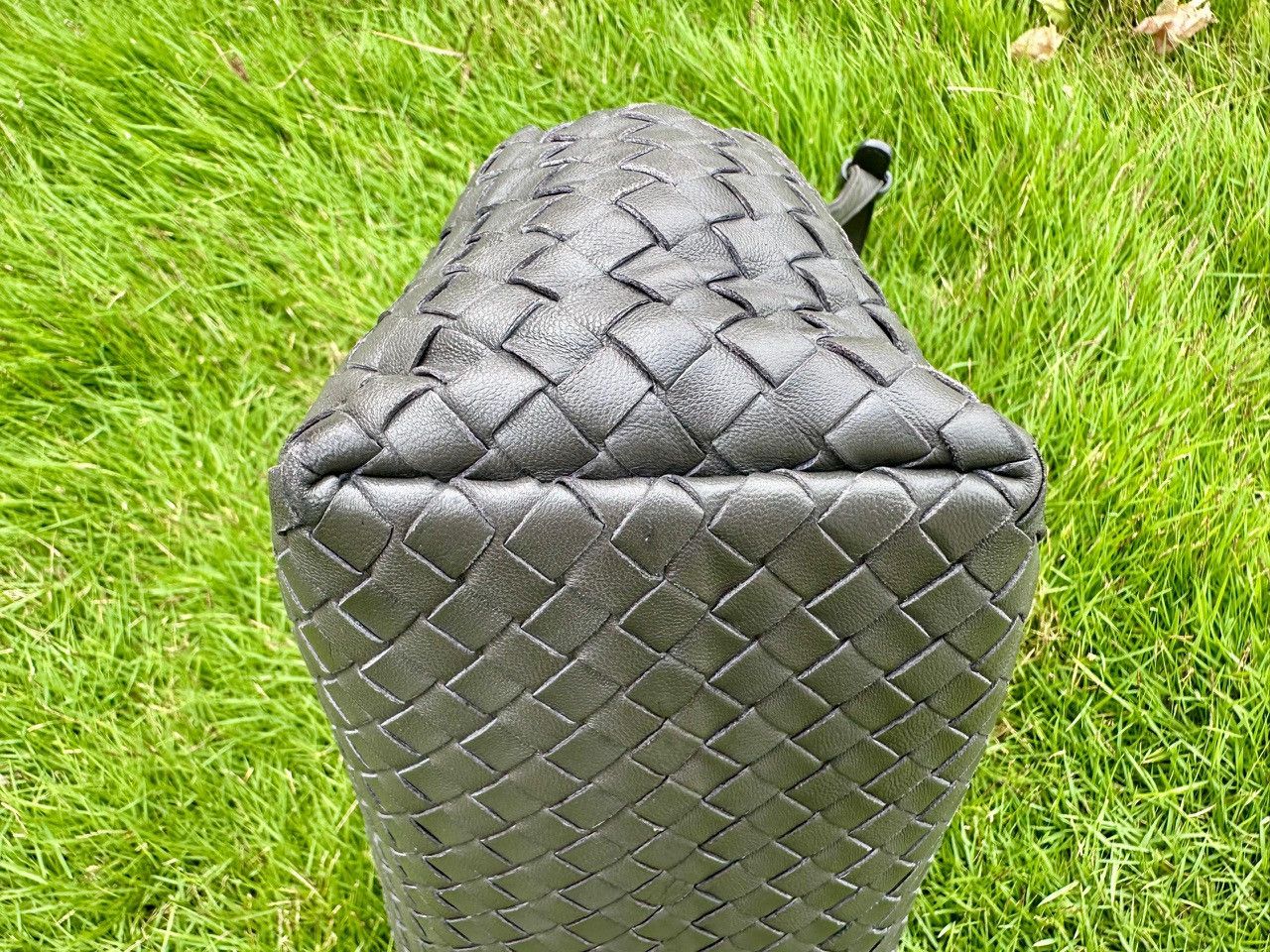 Bottega Veneta Authentic Bottega Veneta Bella Intrecciato Nappa Tote Bag Size ONE SIZE - 4 Thumbnail