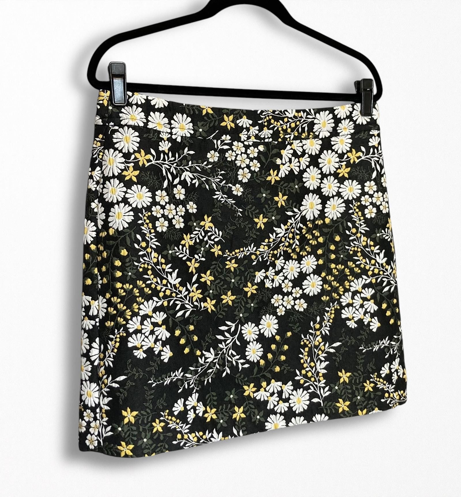 Designer Floral Print A-Line Skirt in Dark Green Size 30" / US 8 / IT 44 - 2 Thumbnail