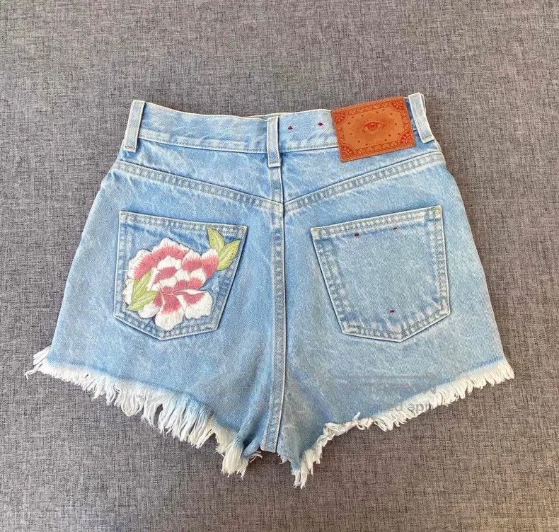 Gucci Gucci Floral embroidered denim shorts Size 24" / US 00 / IT 34 - 2 Thumbnail