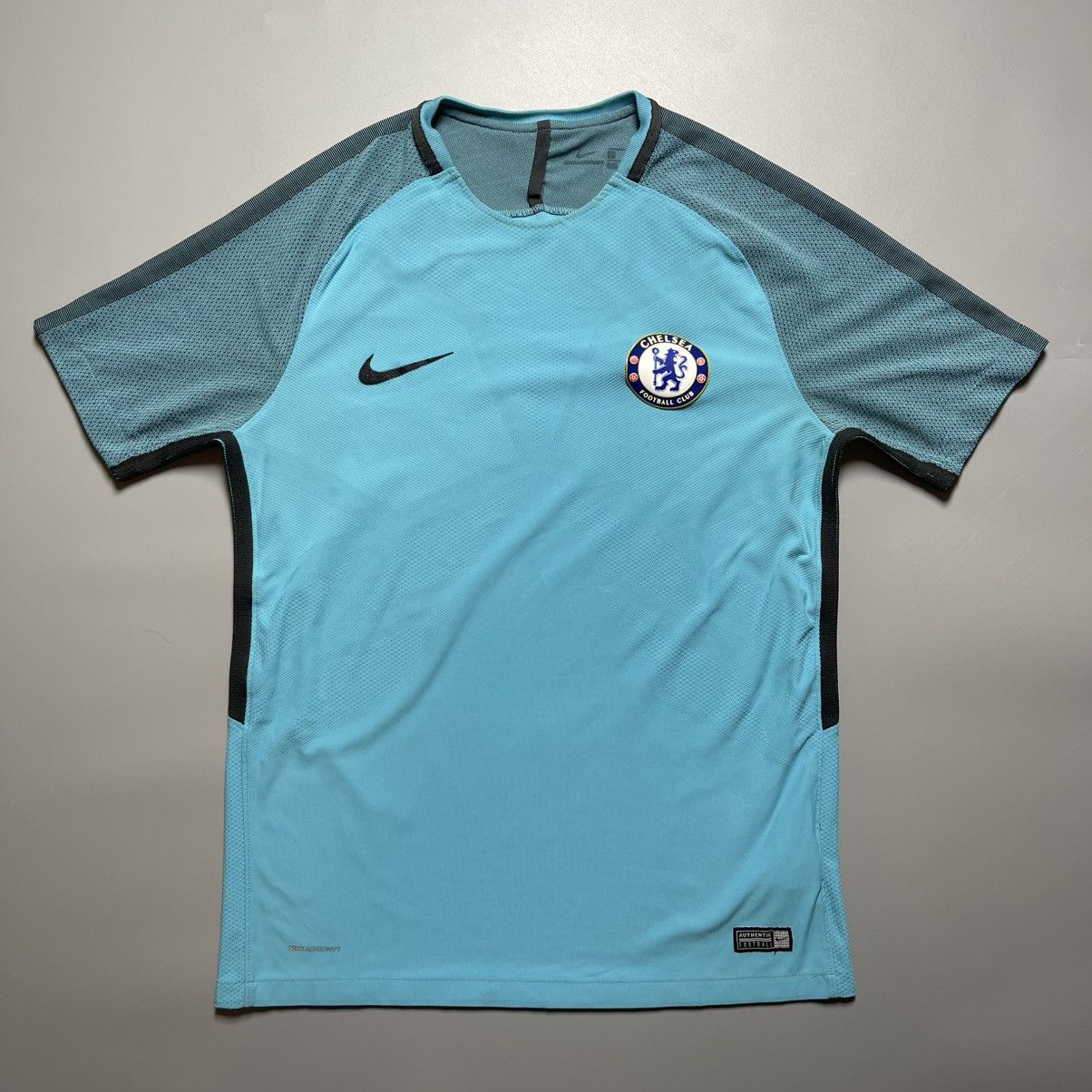 Nike × Vintage CHELSEA NIKE 2017/2018 FOOTBALL TRAINING PLAYER ISSUE JERSEY Size US M / EU 48-50 / 2 - 1 Thumbnail