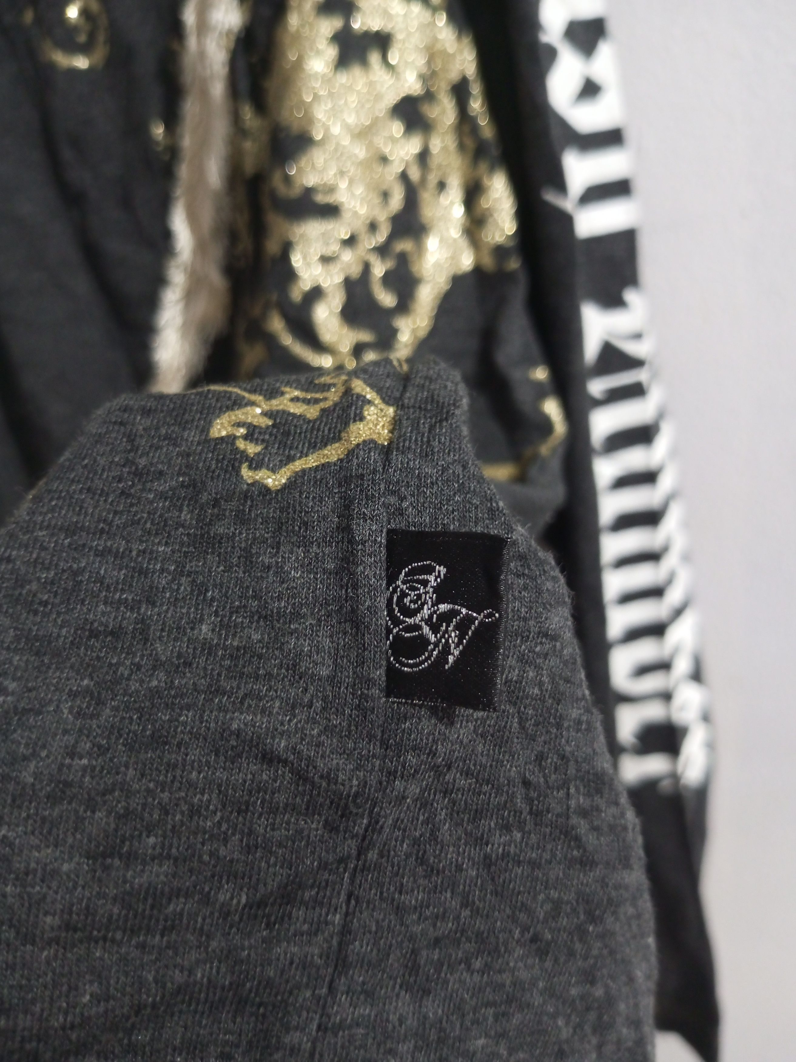 20471120 Slash number poem spellout v neck long sleeve tshirt Size US M / EU 48-50 / 2 - 8 Thumbnail