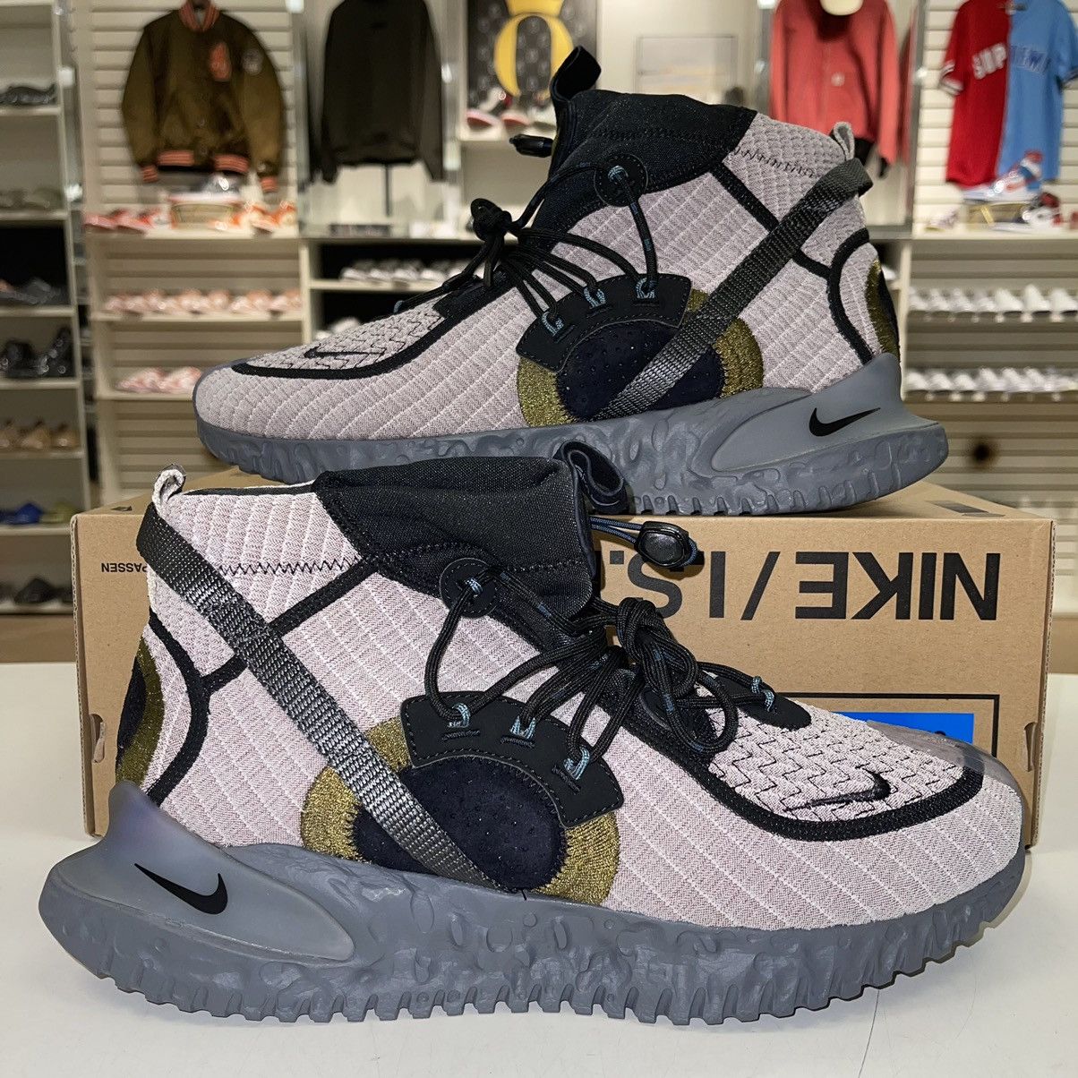 image of Nike Ispa Flow 2020 Se Smokey Mauve - Without Box Lid Shoes in Black/Gray, Men's (Size 11)