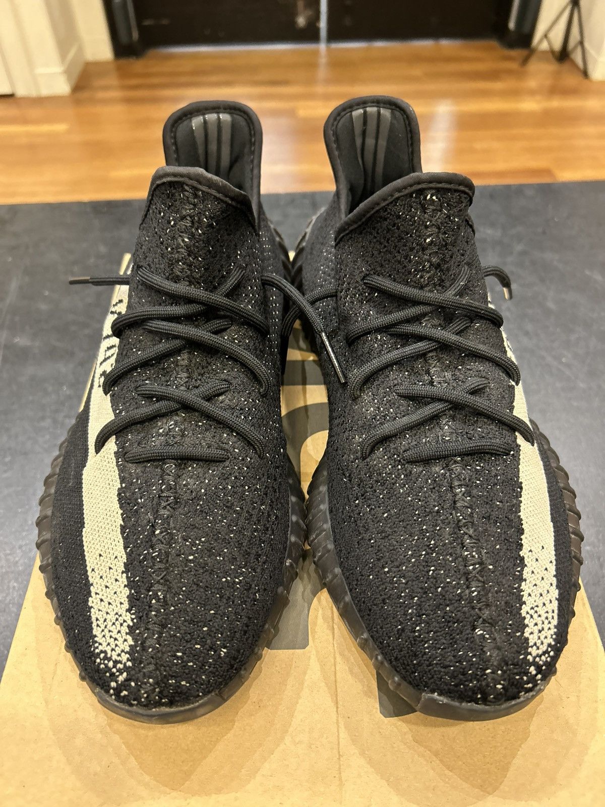 Adidas Adidas Yeezy Boost 350 V2 ‘Oreo’ Size US 12 / EU 45 - 4 Thumbnail