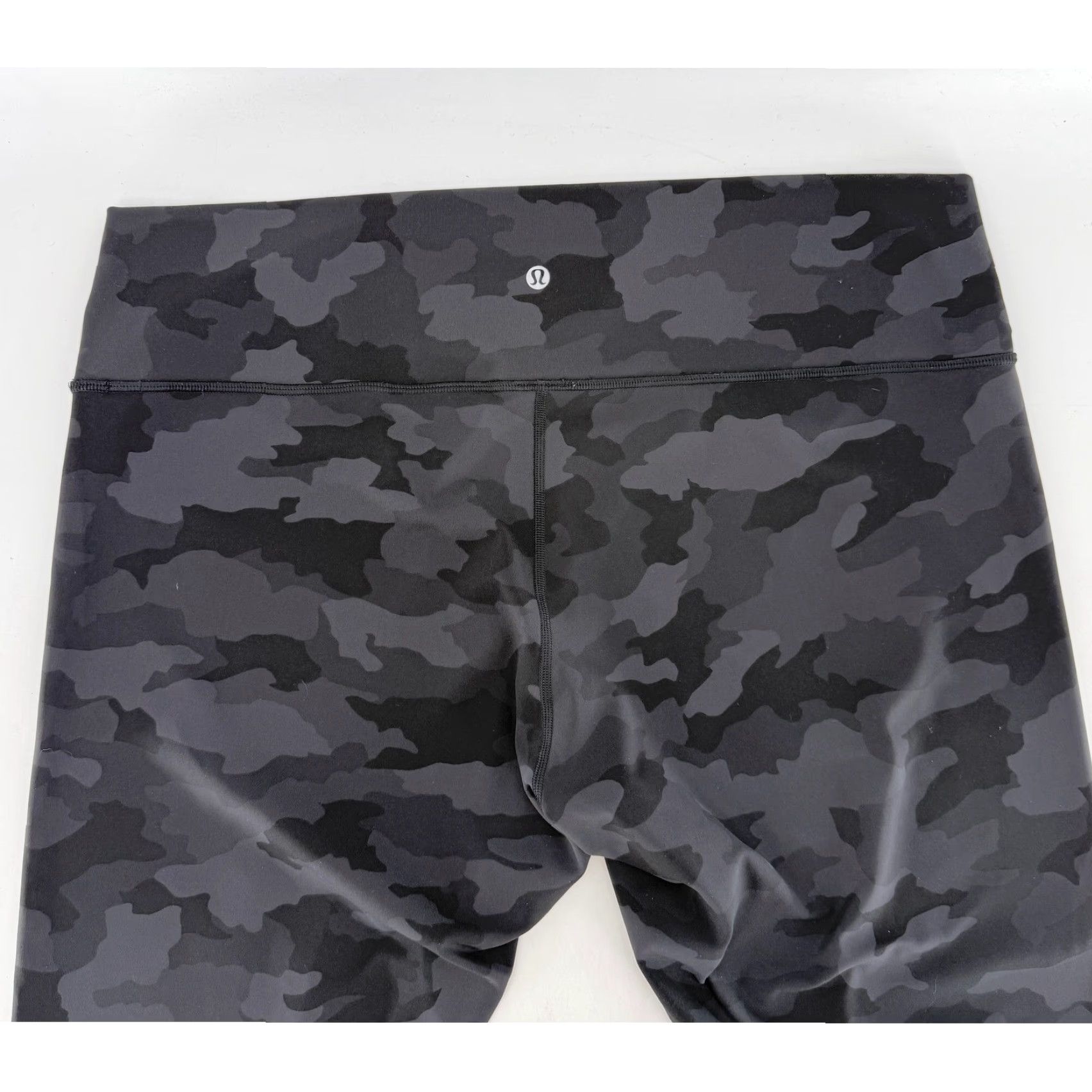 Lululemon Lululemon Plus Size Camo Crop Leggings Activewear Workout Pants Sz 20 Comfort Women Size 42" / US 20 - 4 Thumbnail