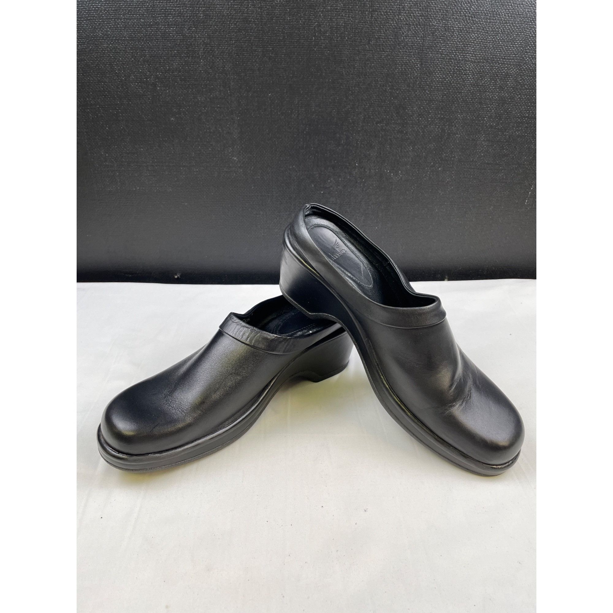 Dansko Dansko Women's Black Leather Clogs/ Shoes/ Slip On Size 41-9 Size US 9.5 / IT 39.5 - 1 Thumbnail